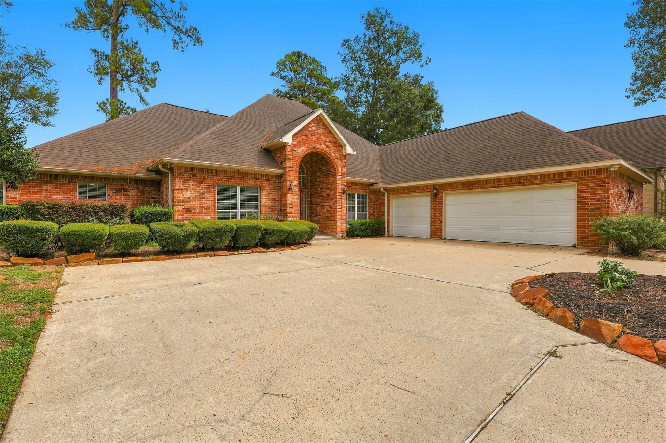 705 Fairway Oaks, Conroe, TX 77302