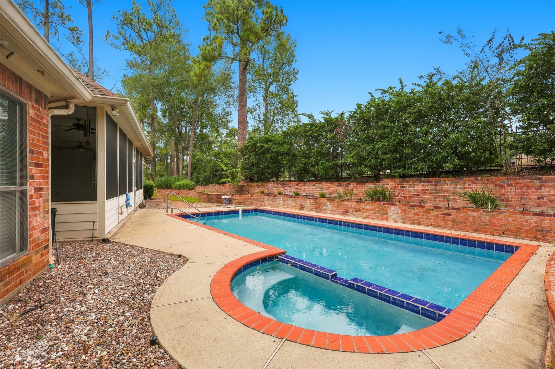 705 Fairway Oaks, Conroe, TX 77302