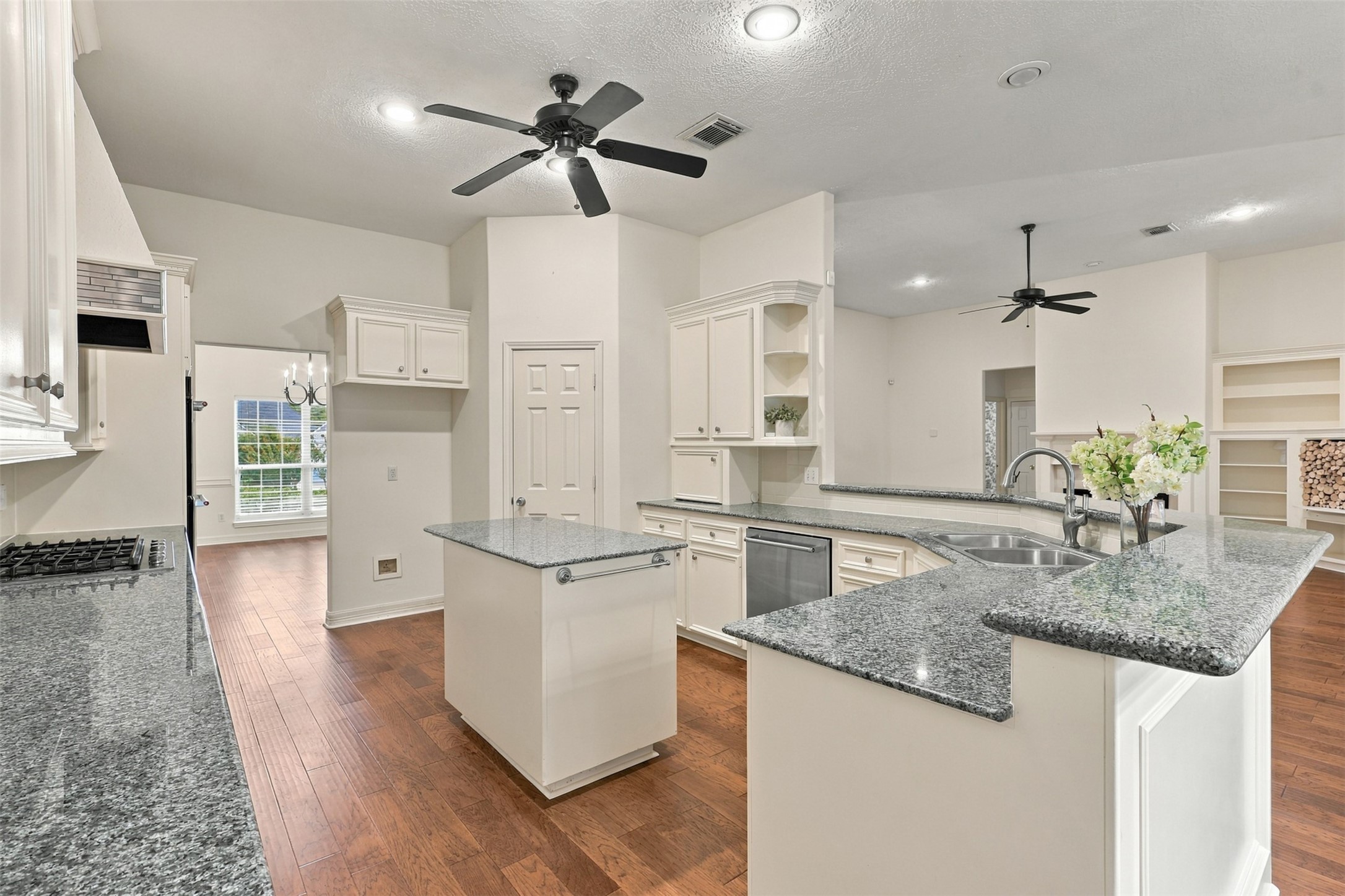 705 Fairway Oaks, Conroe, TX 77302