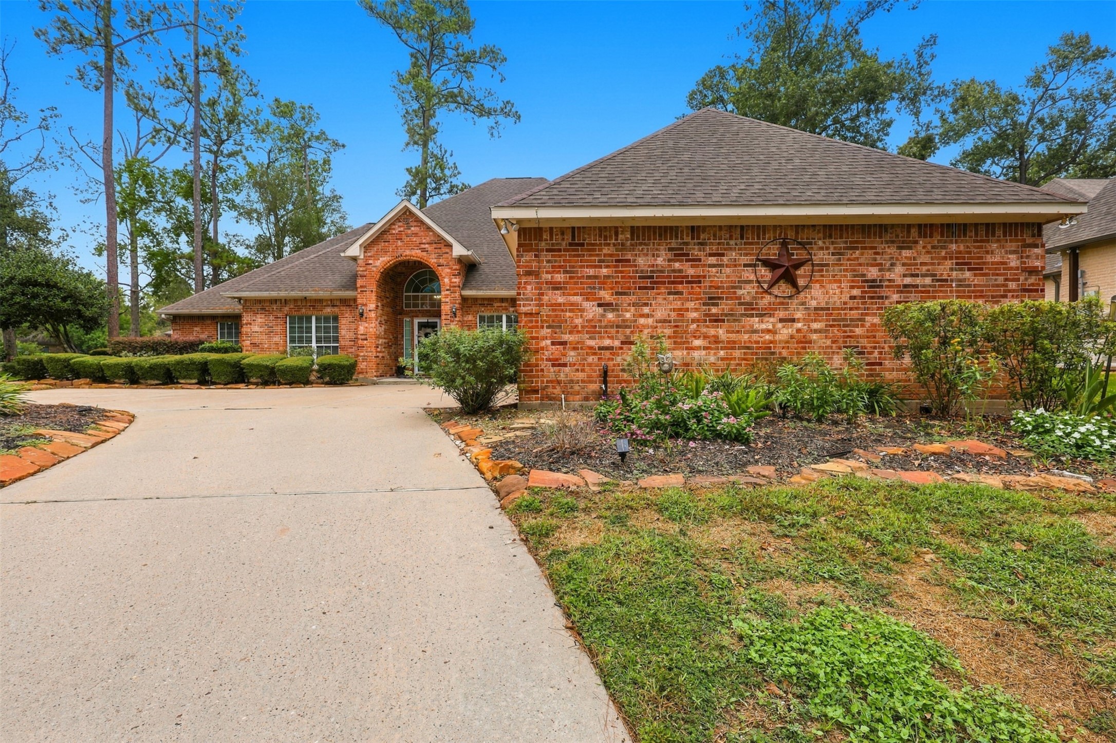 705 Fairway Oaks, Conroe, TX 77302
