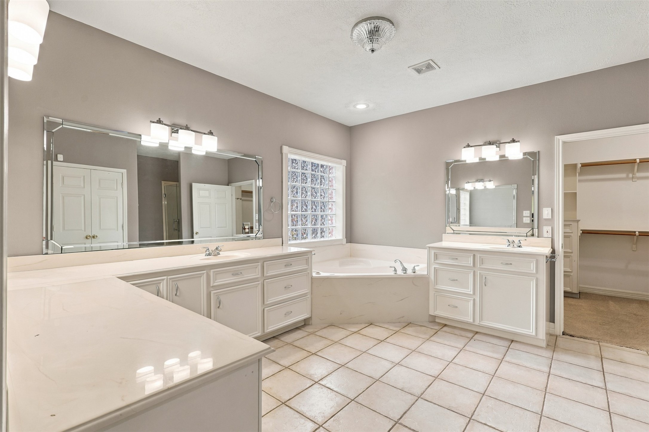 705 Fairway Oaks, Conroe, TX 77302