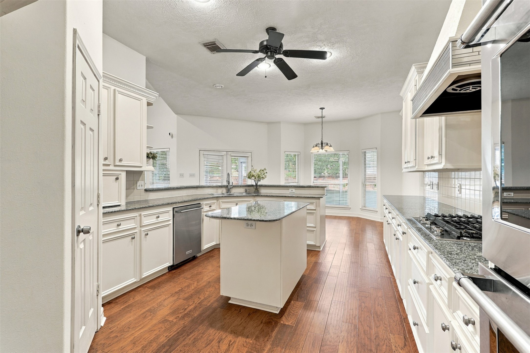 705 Fairway Oaks, Conroe, TX 77302