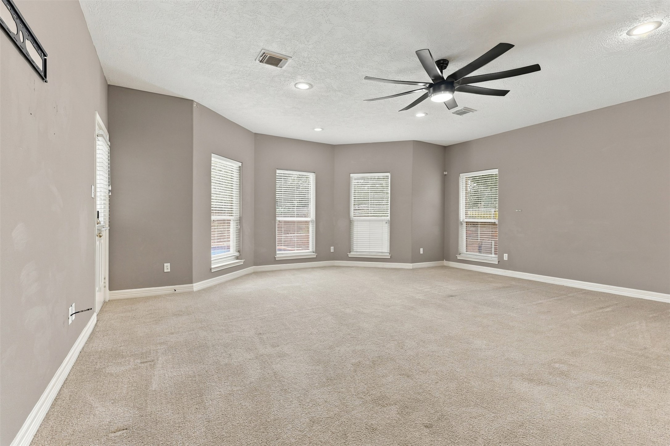 705 Fairway Oaks, Conroe, TX 77302