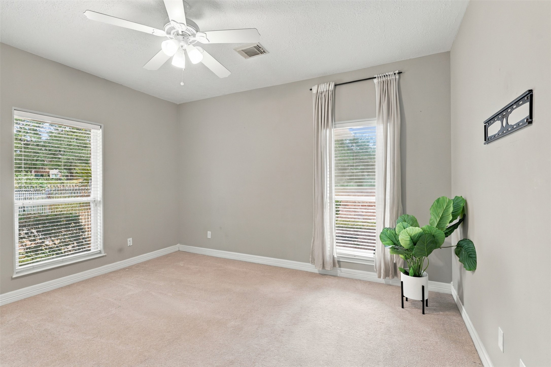 705 Fairway Oaks, Conroe, TX 77302