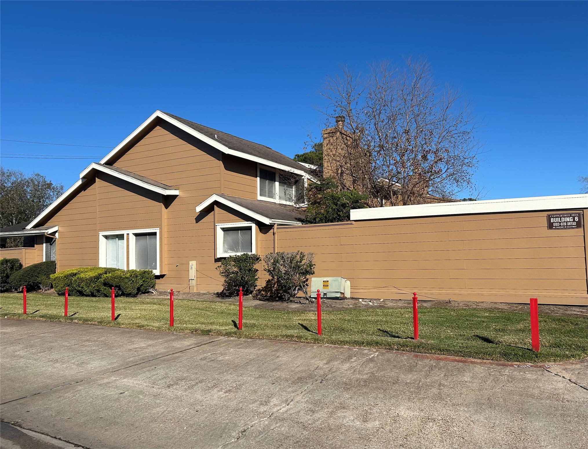 Welcome to this beautiful townhouse in Copper Tree Community!