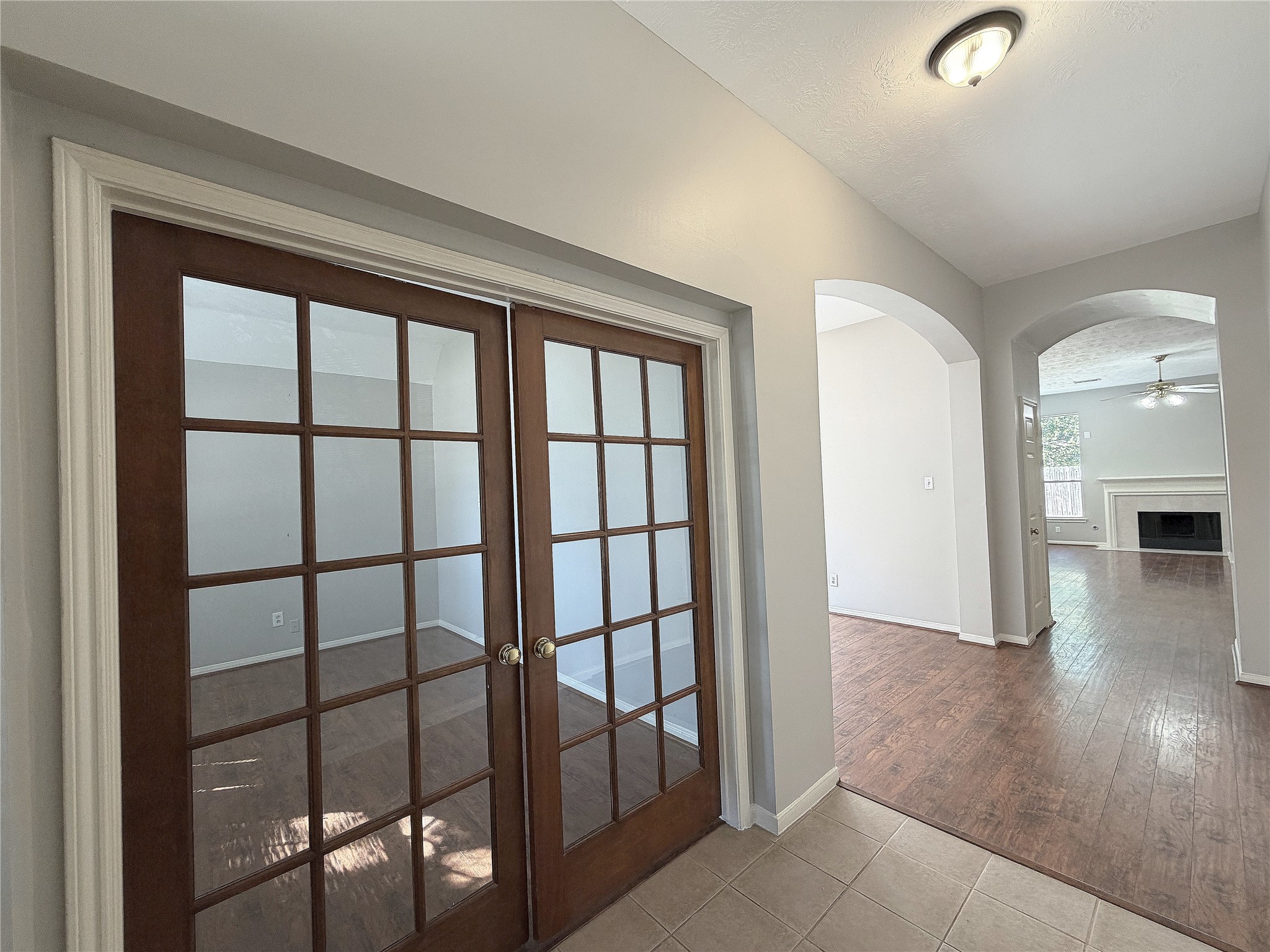 Extra room/Study / Flex room on the right when you enter the home. Extra room/Study / Flex room on the right when you enter the home.