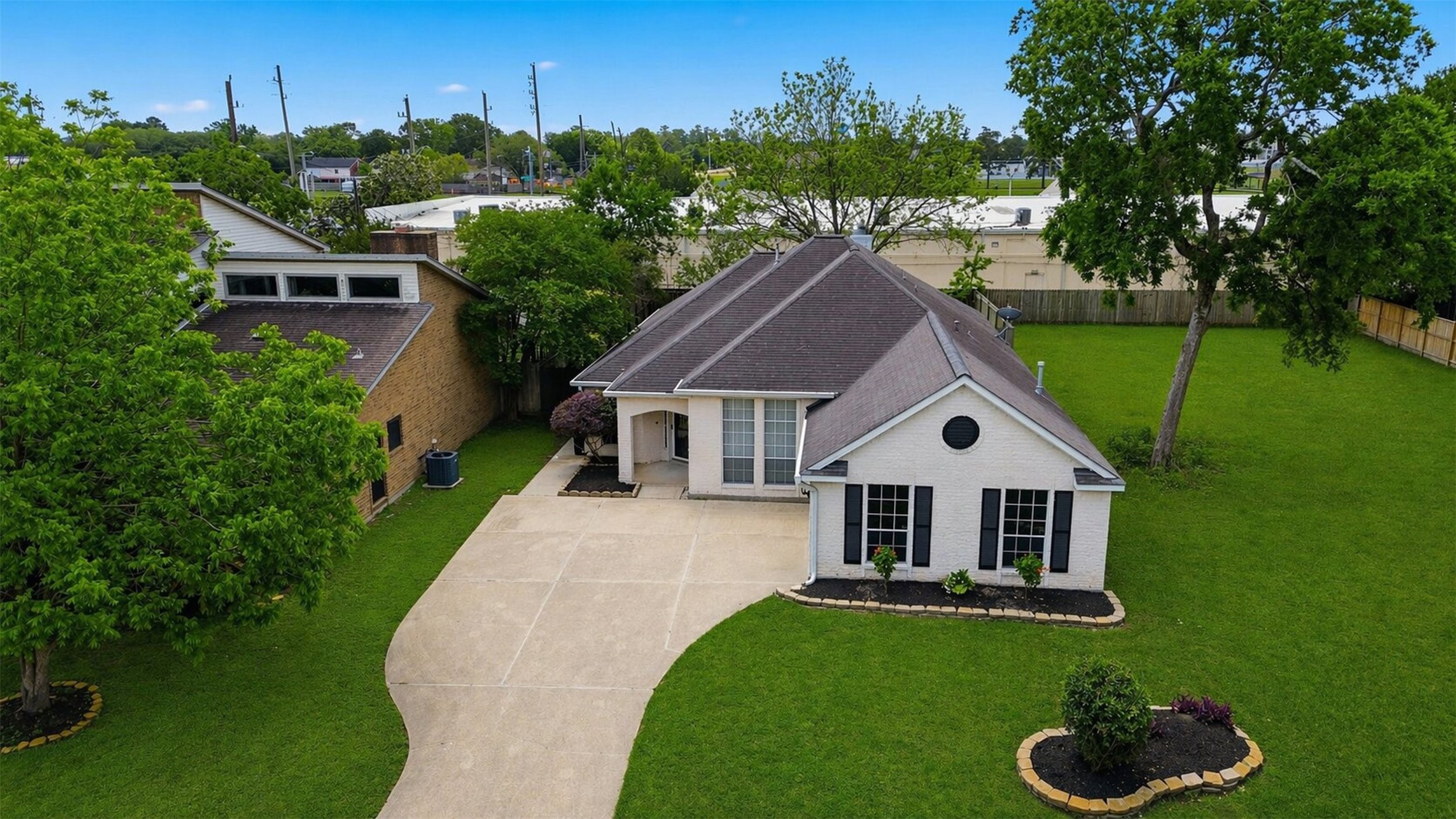 Beautiful overview of home (*virtually staged) Beautiful overview of home (*virtually staged)