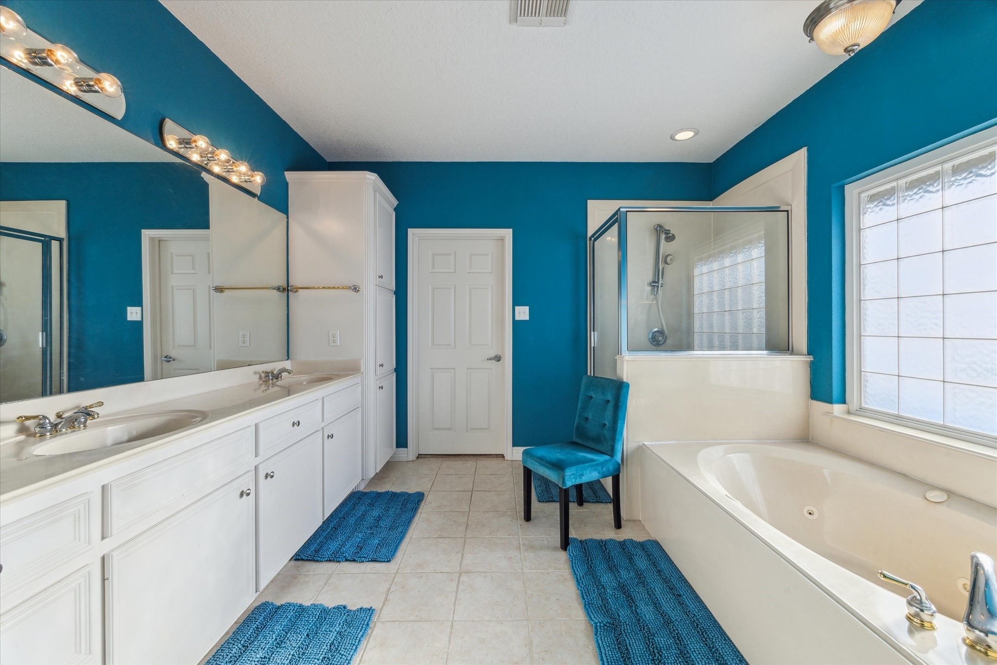 422 Windward Way, Tiki Island, TX 77554