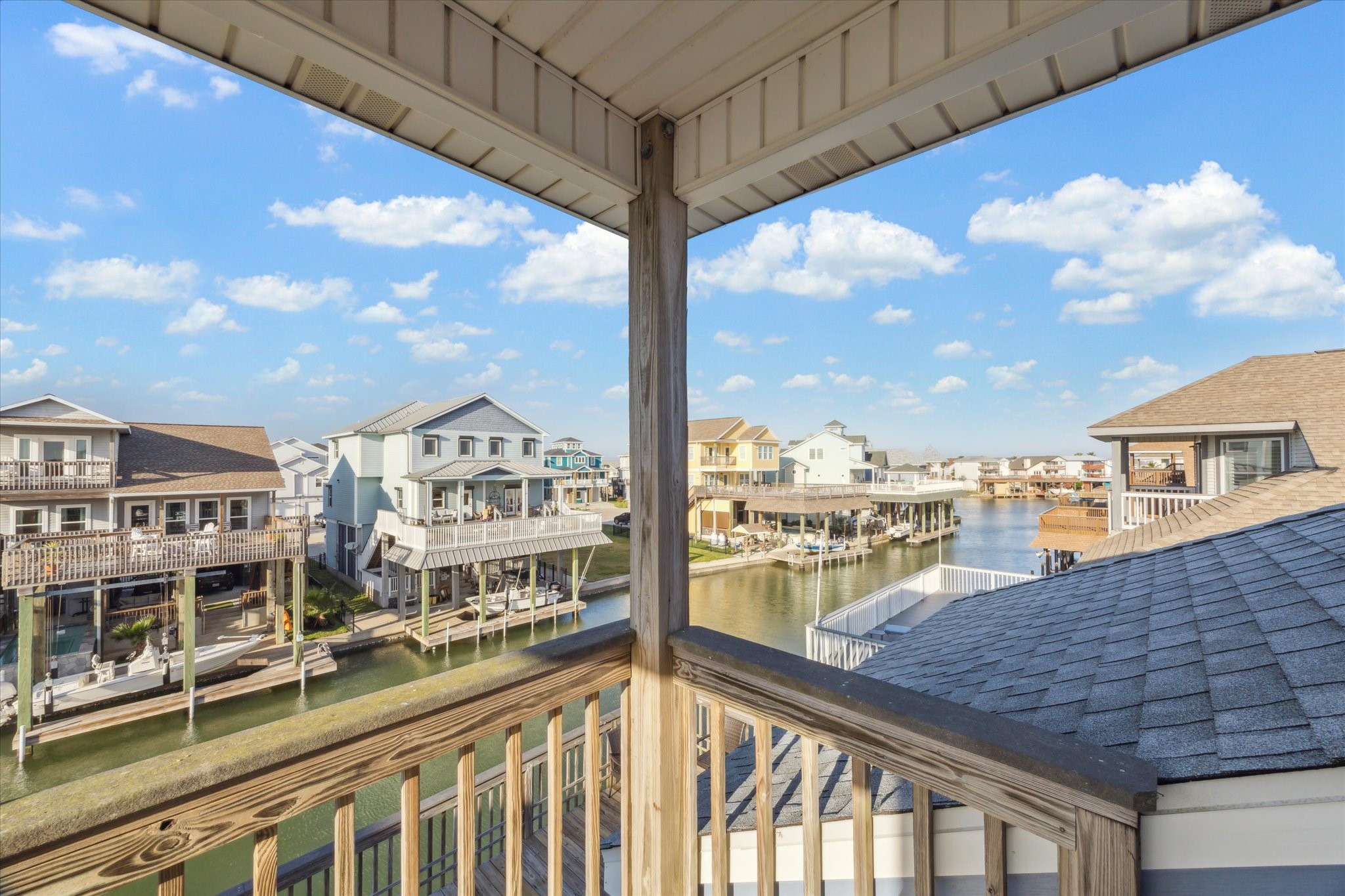 422 Windward Way, Tiki Island, TX 77554