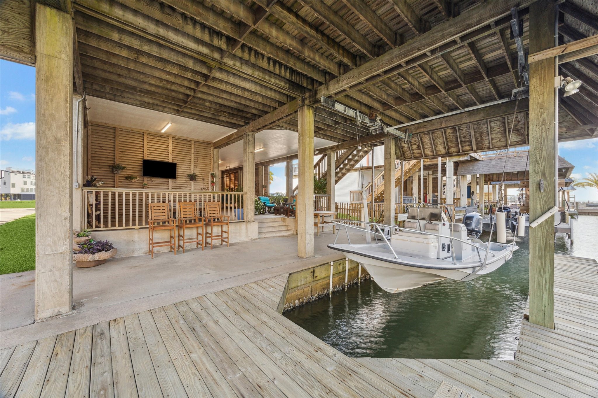 422 Windward Way, Tiki Island, TX 77554