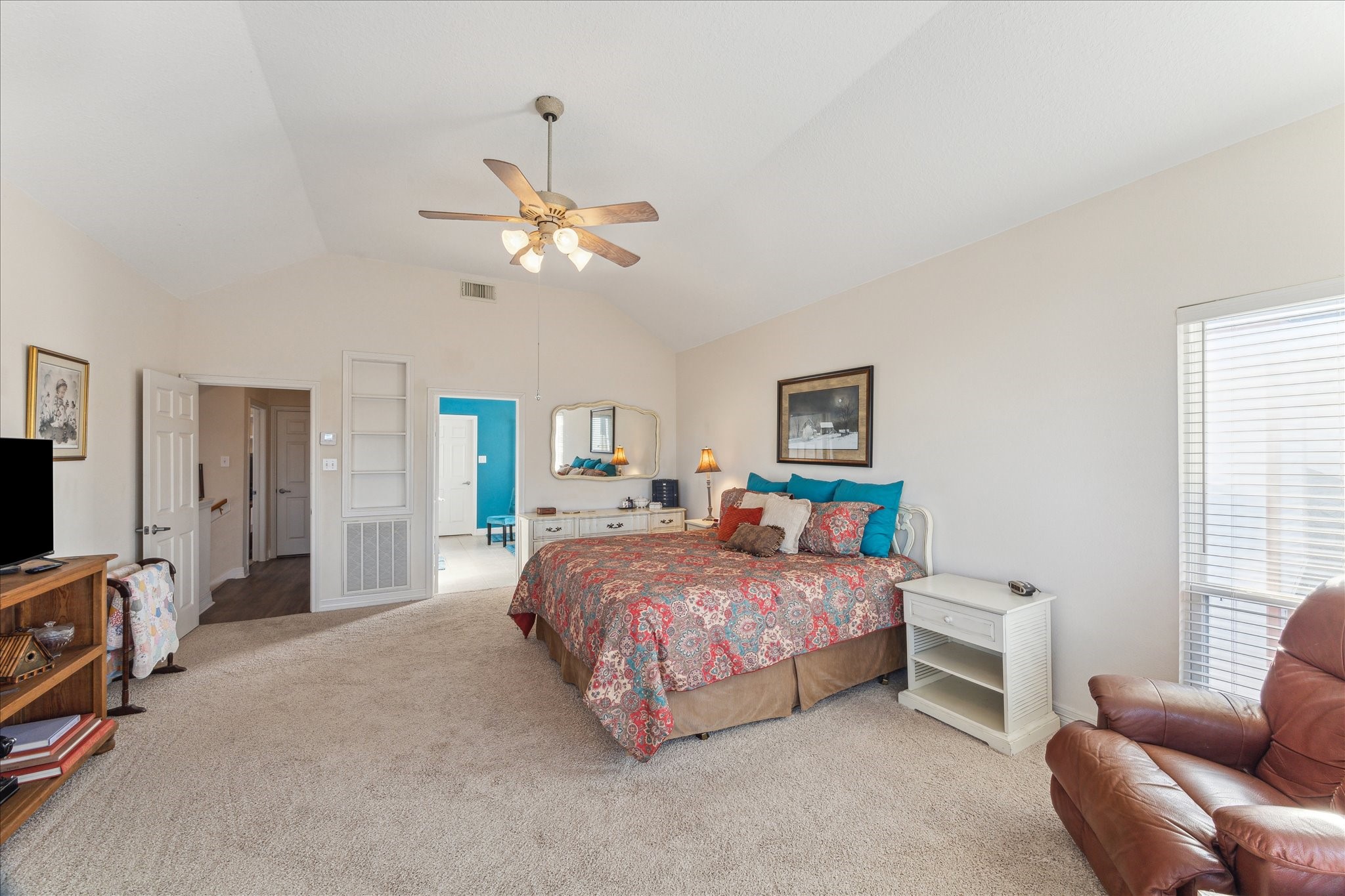 422 Windward Way, Tiki Island, TX 77554