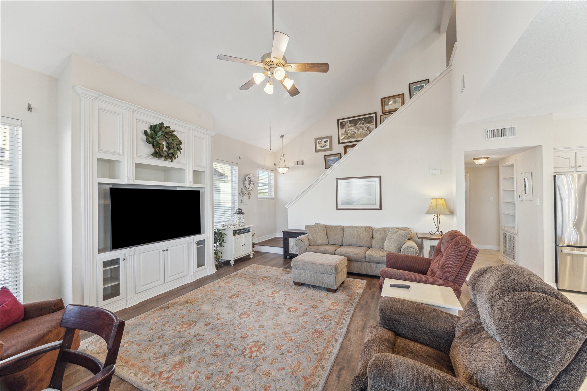 422 Windward Way, Tiki Island, TX 77554
