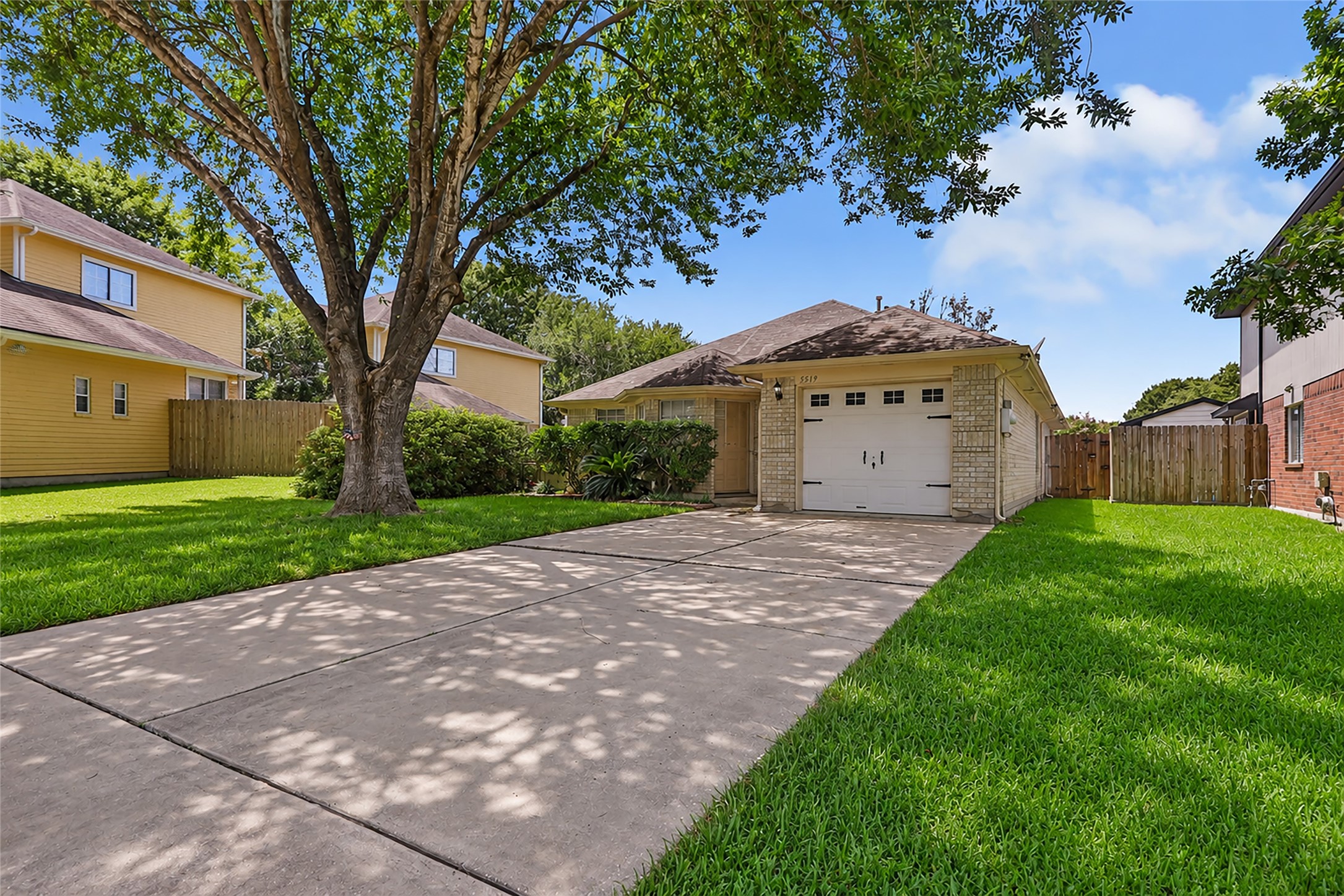 5519 Chisholm Trail, Dickinson, TX 77539 5519 Chisholm Trail, Dickinson, TX 77539