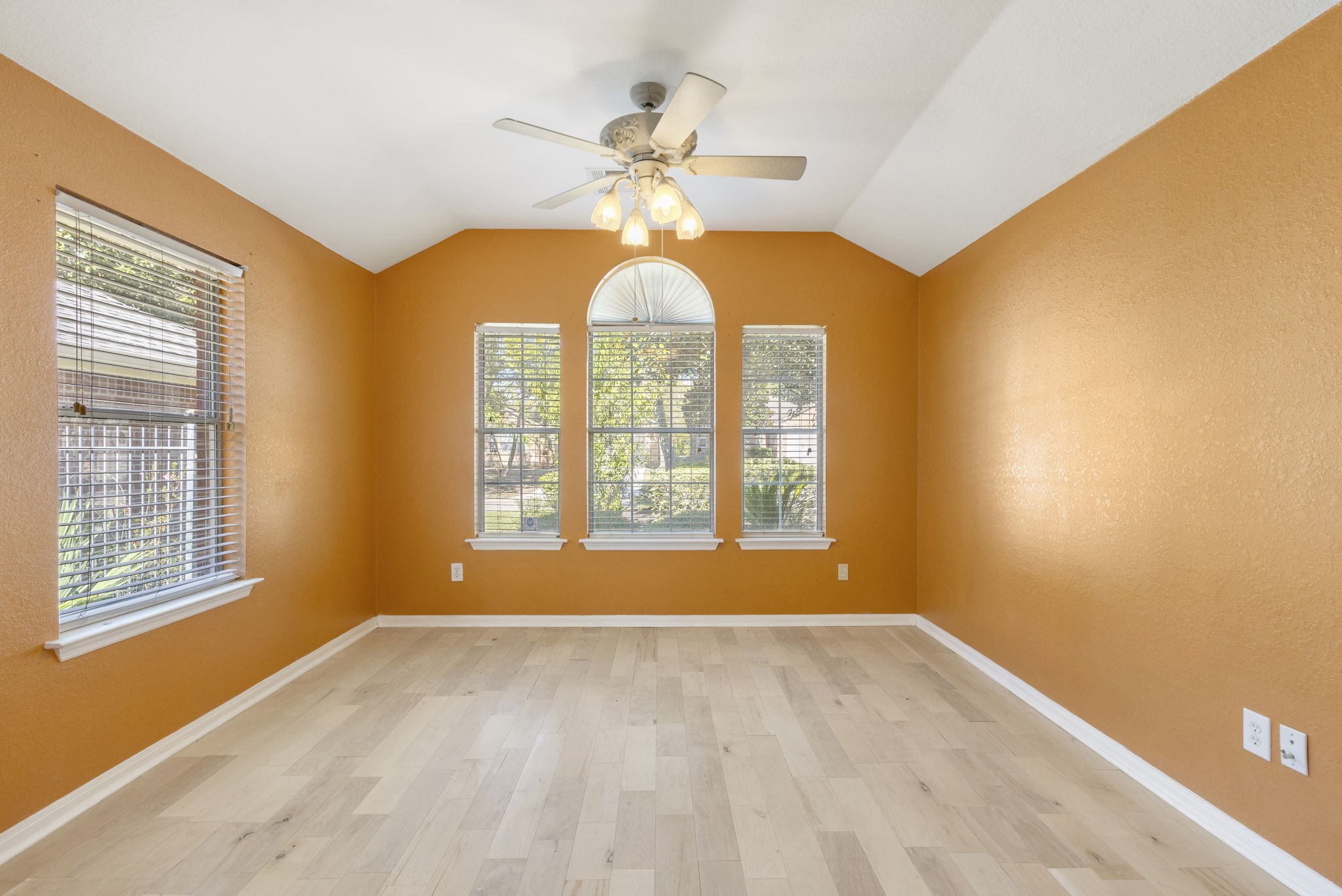 11 Hermit Thrush Place, The Woodlands, TX 77382