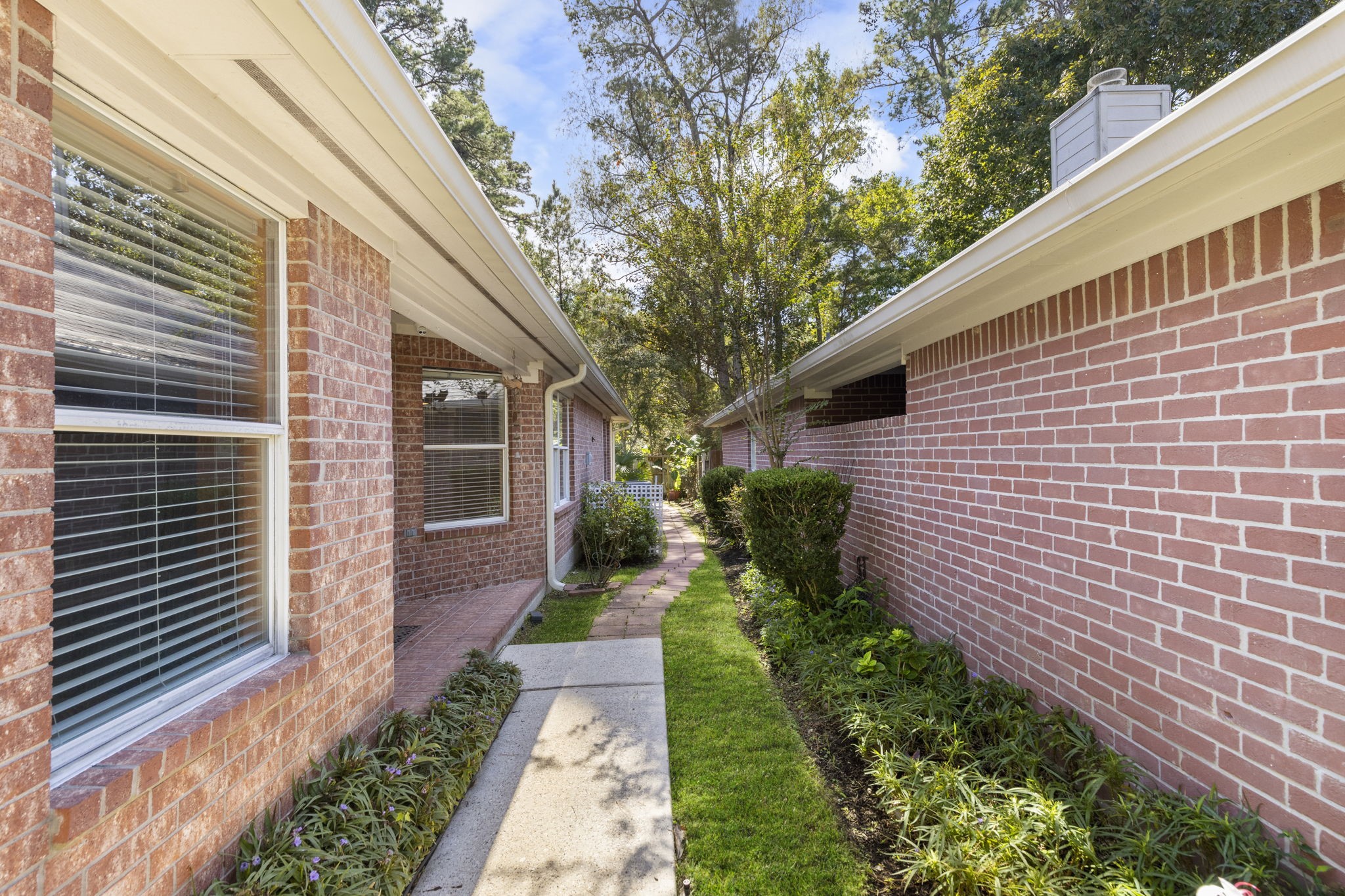 11 Hermit Thrush Place, The Woodlands, TX 77382