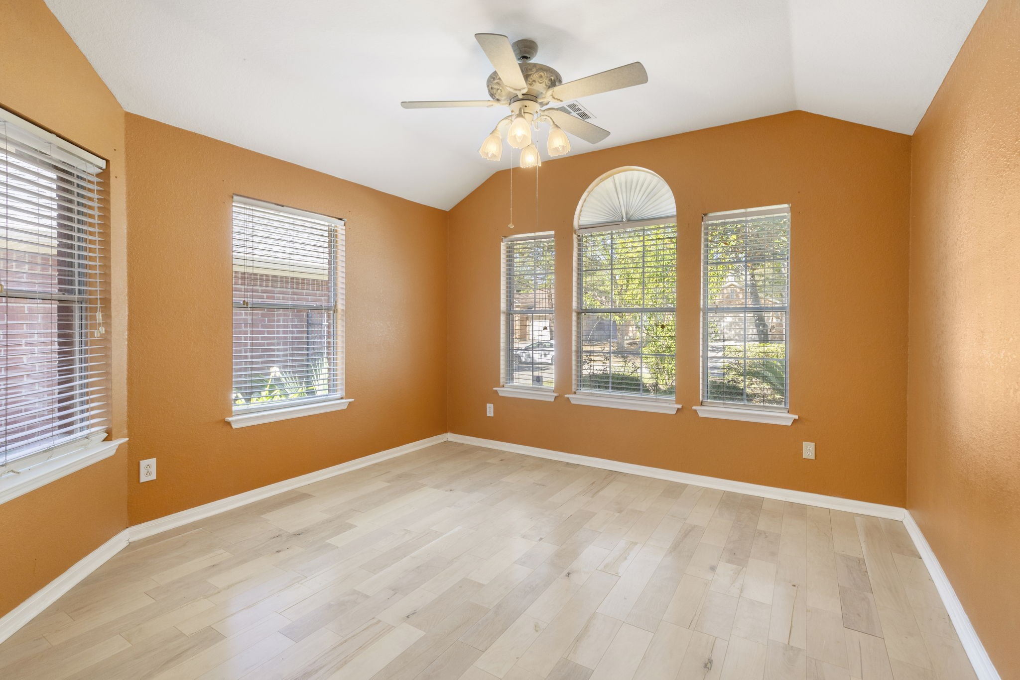 11 Hermit Thrush Place, The Woodlands, TX 77382