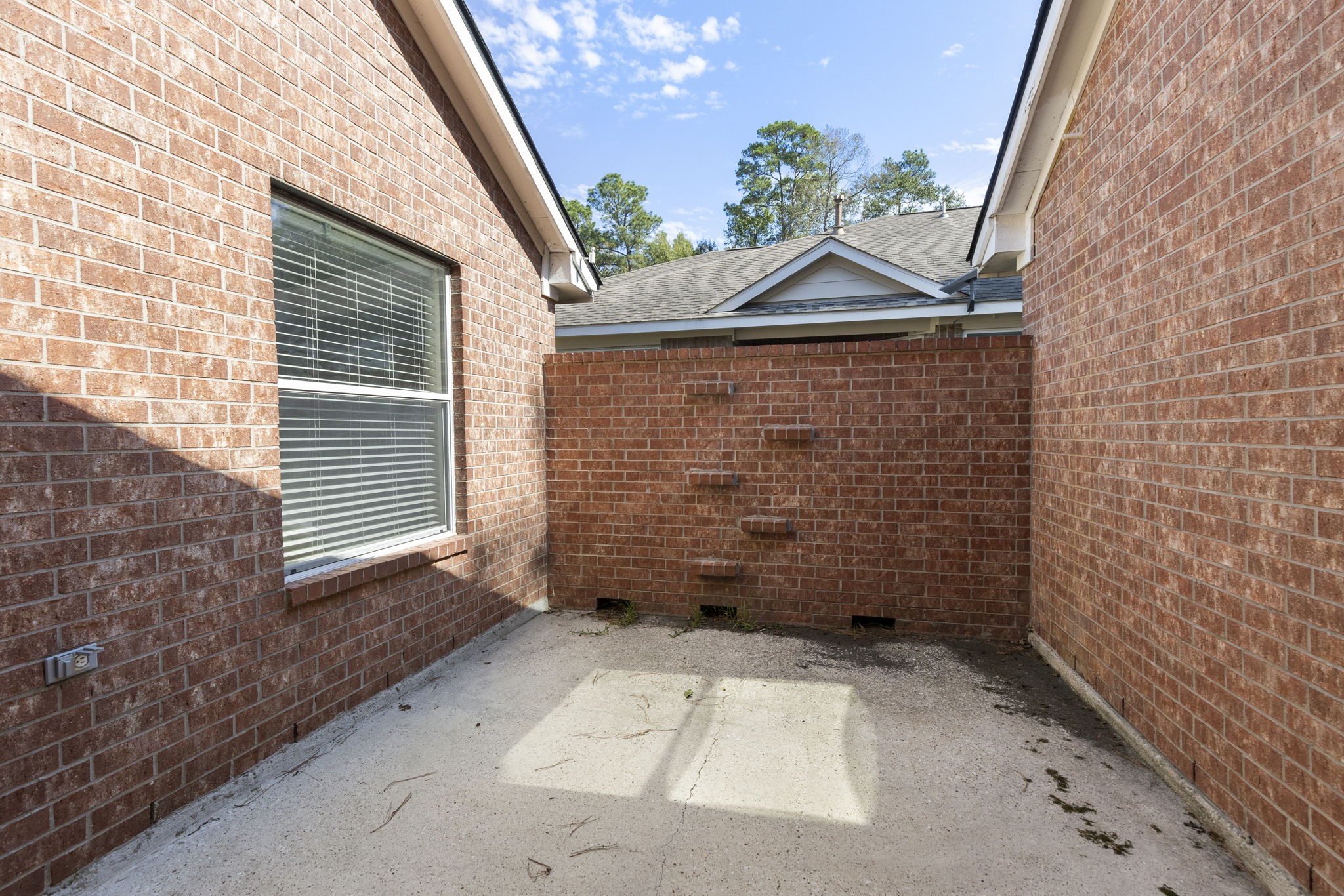 11 Hermit Thrush Place, The Woodlands, TX 77382