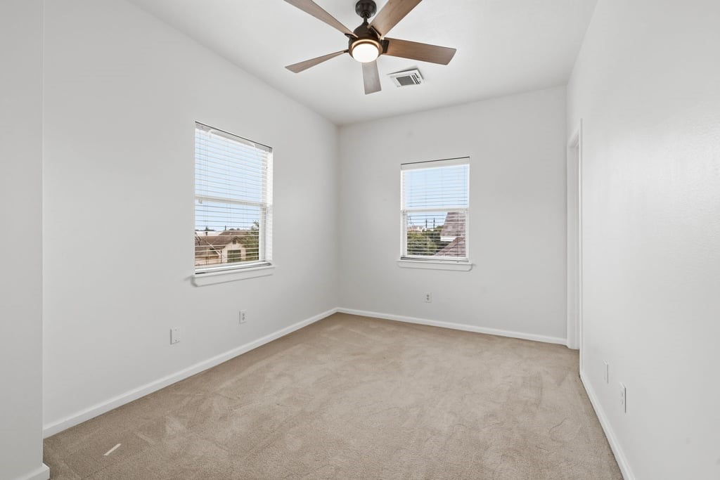 Second bedroom has also it's own full bathroom.