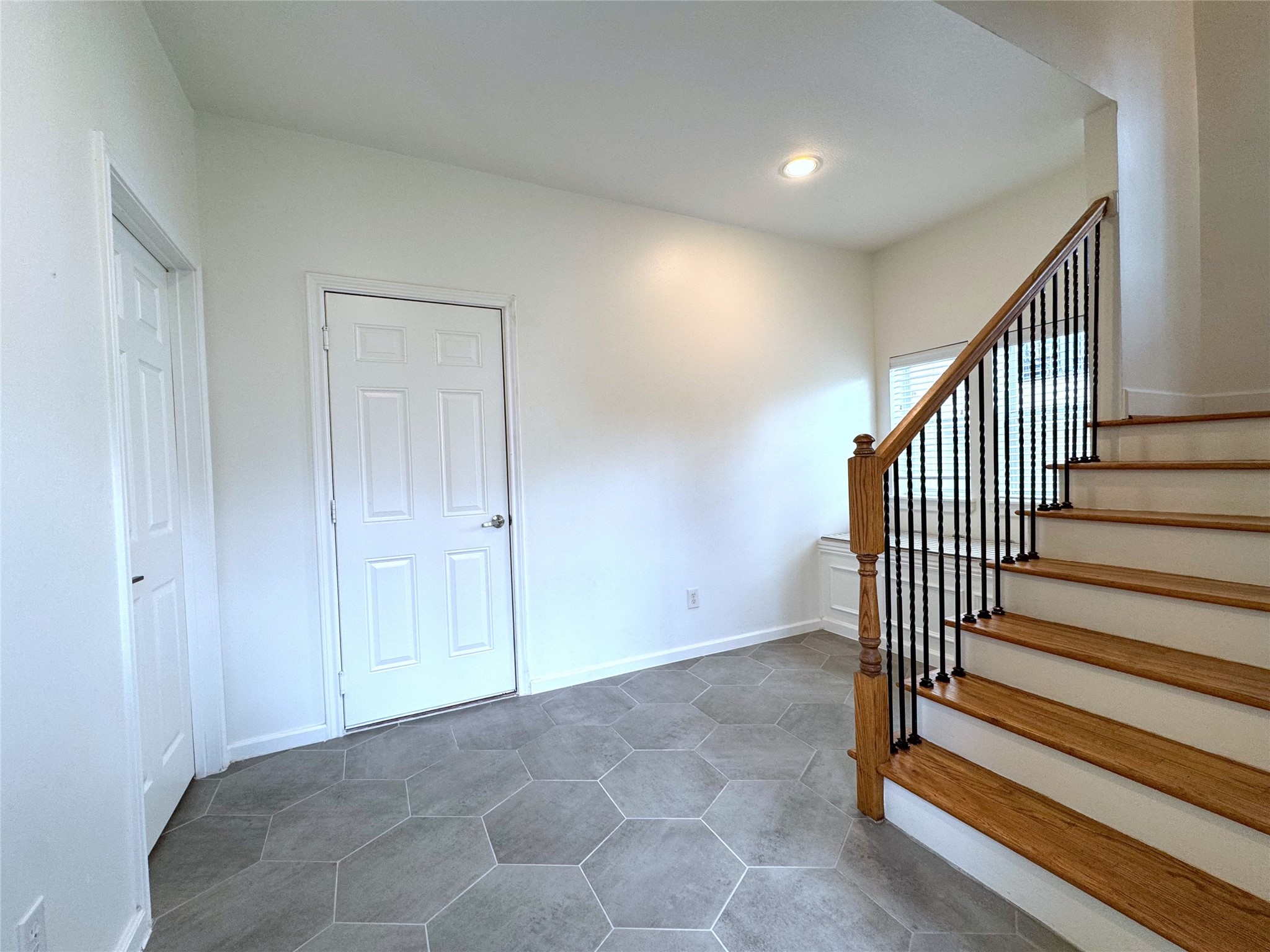 Entrance/exit door to/from the garage.