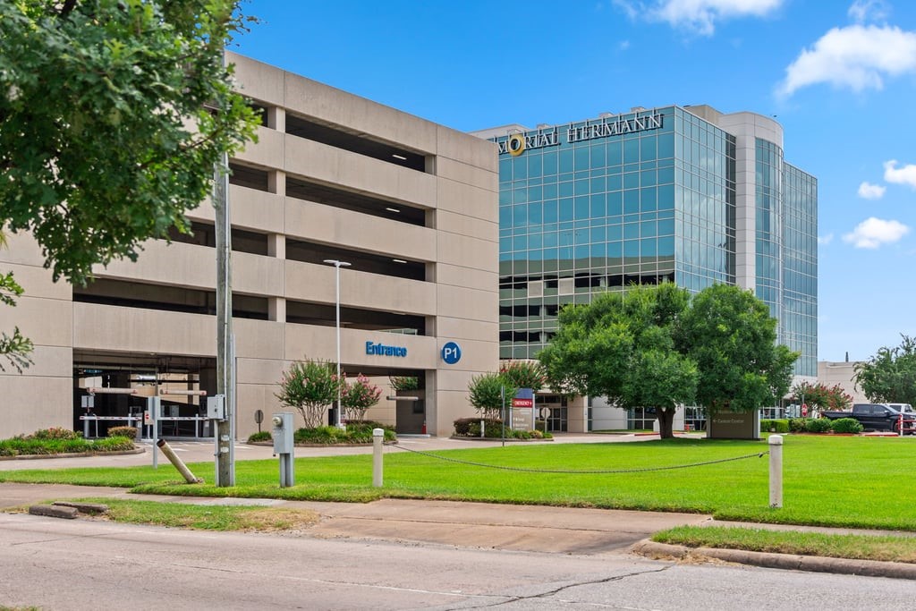 Hospital located within 5 mins.