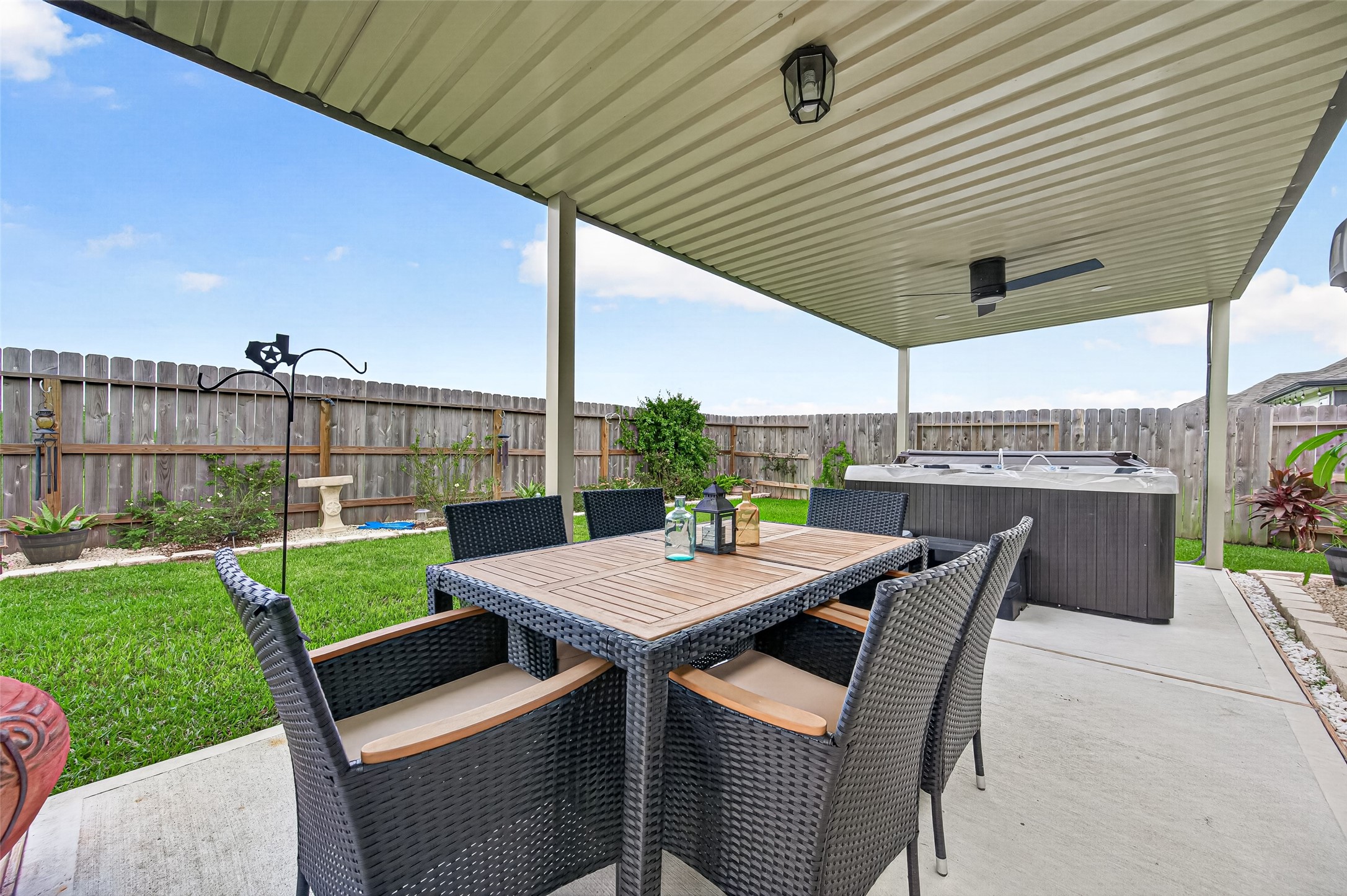 10626 Deussen Lane, Texas City, TX 77591