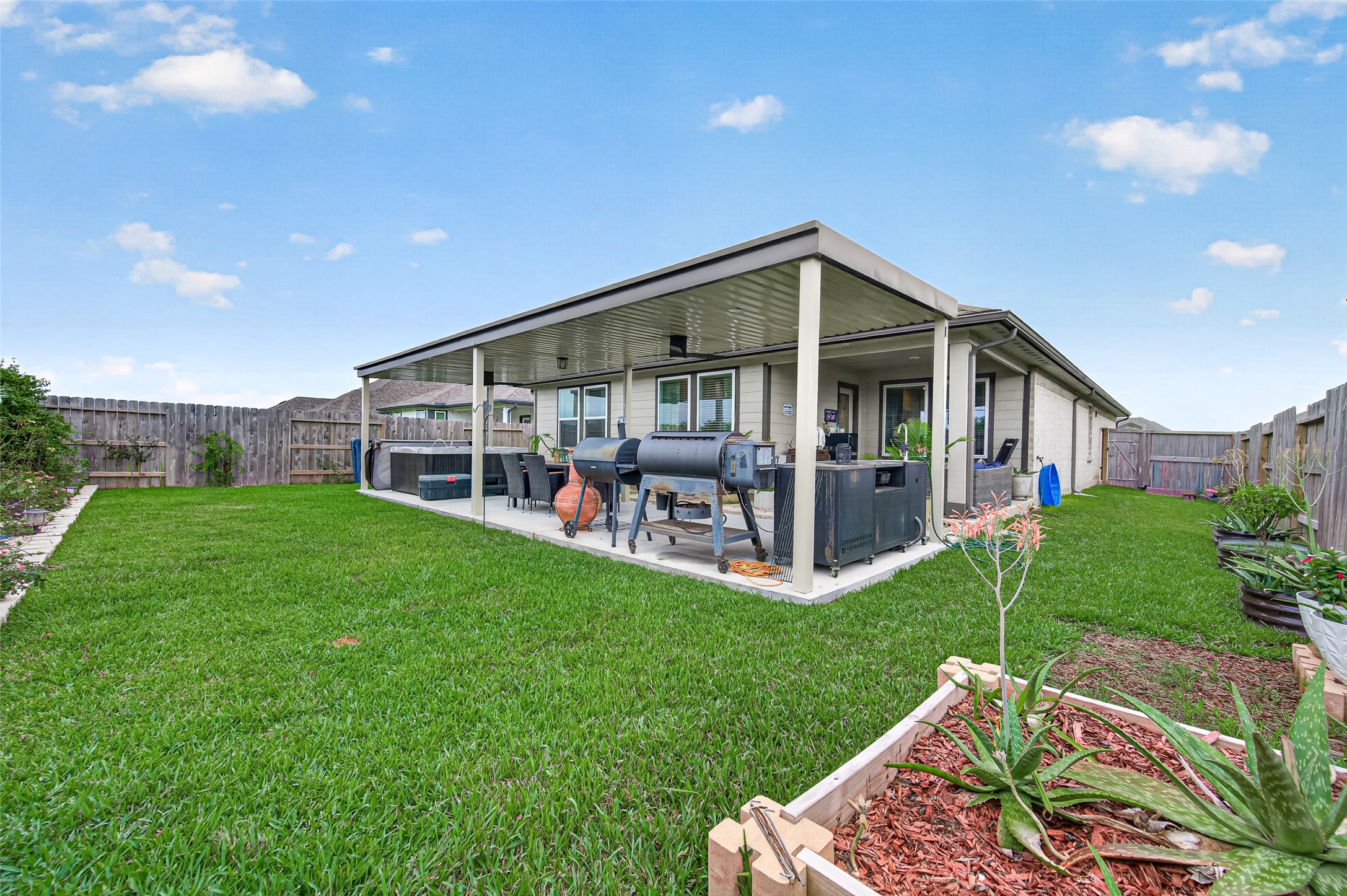 10626 Deussen Lane, Texas City, TX 77591