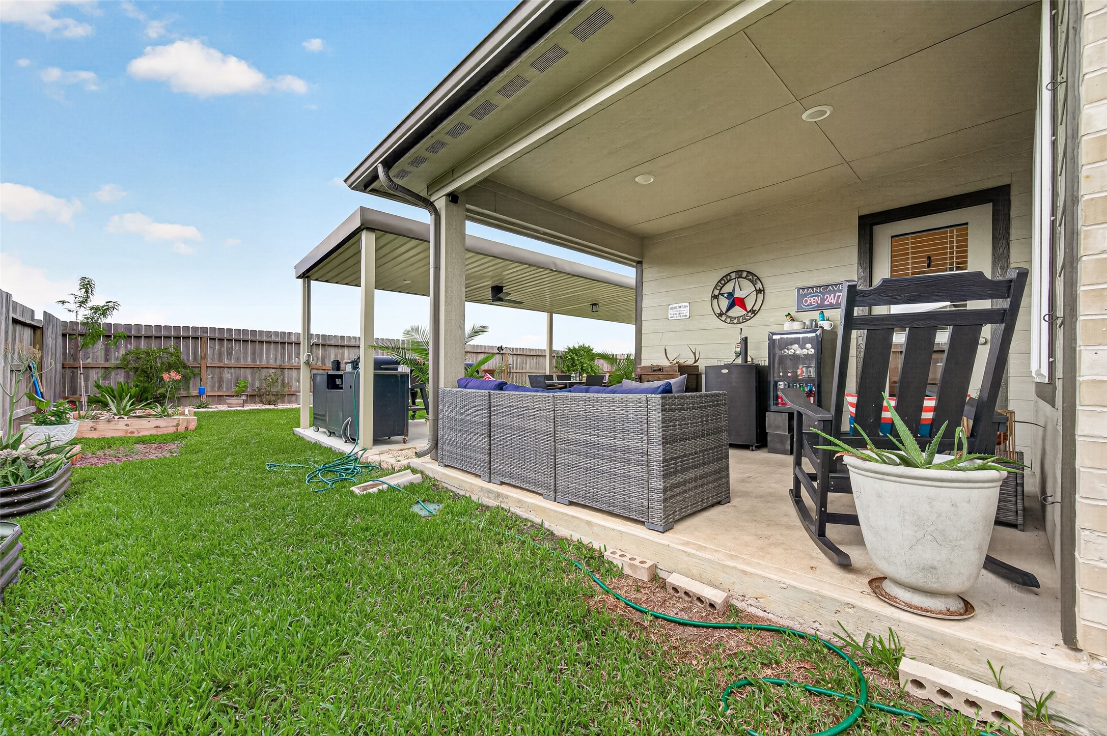 10626 Deussen Lane, Texas City, TX 77591
