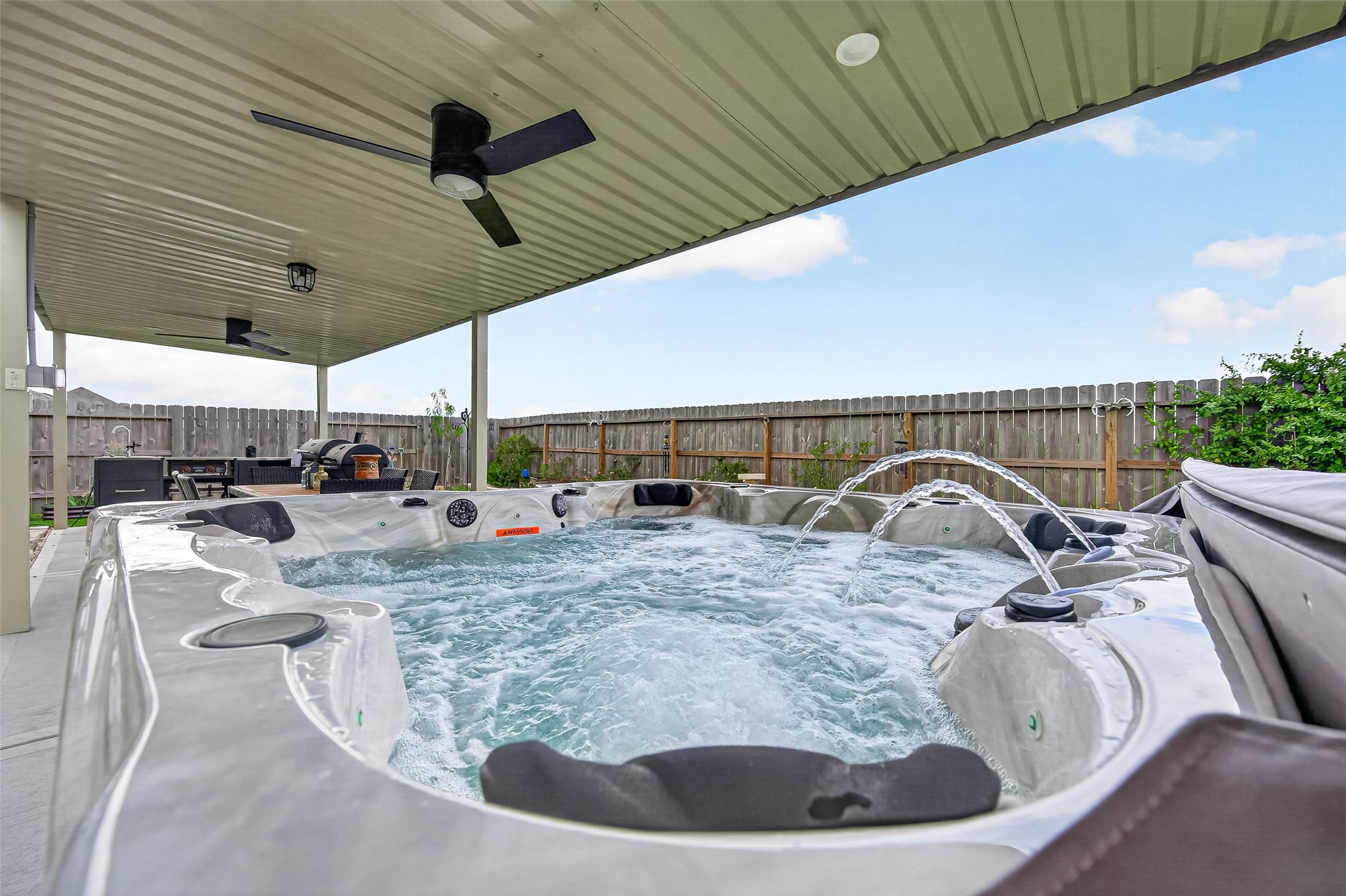 10626 Deussen Lane, Texas City, TX 77591