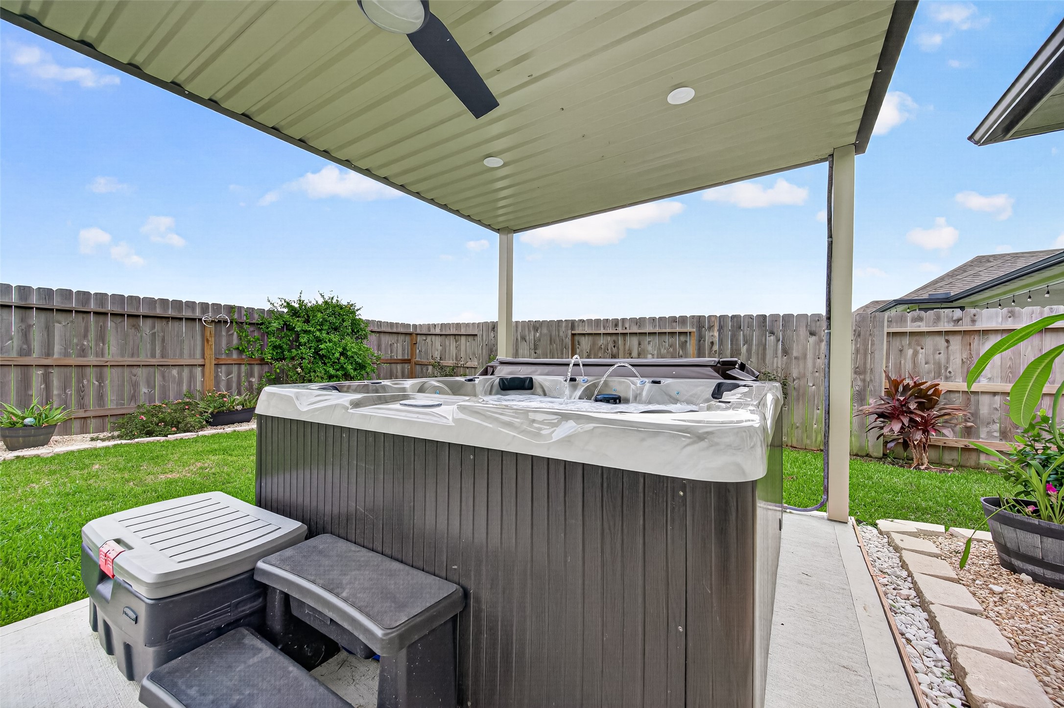 10626 Deussen Lane, Texas City, TX 77591