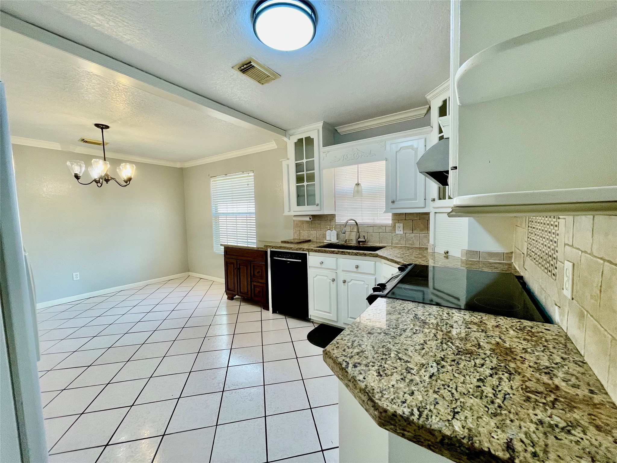 1511 N Avenue N, Freeport, TX 77541