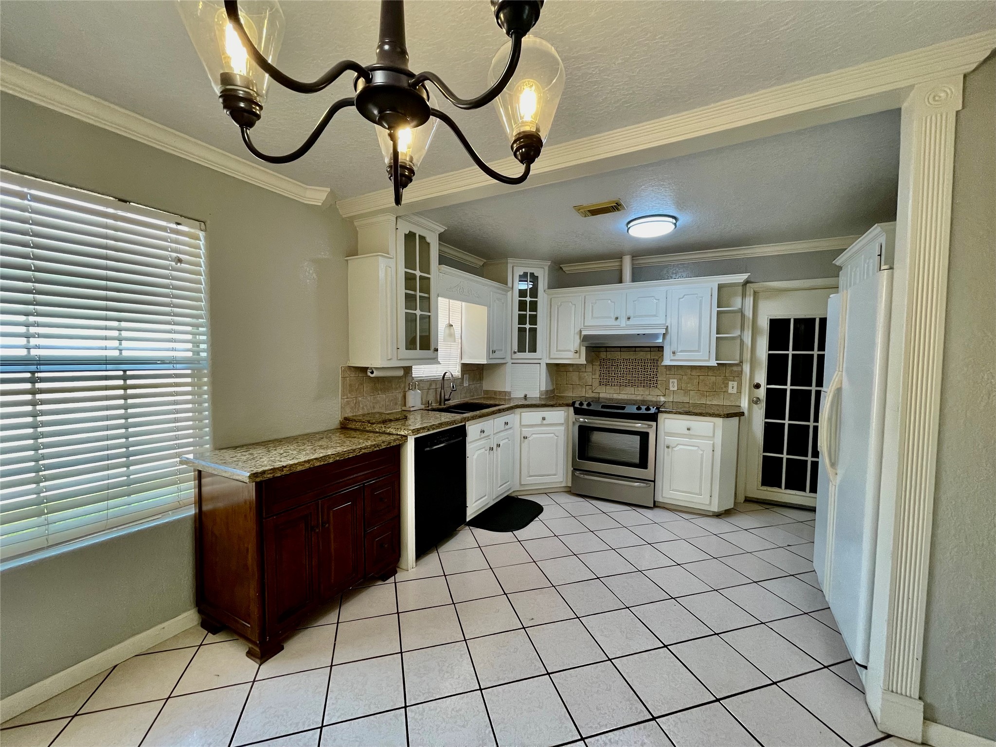1511 N Avenue N, Freeport, TX 77541