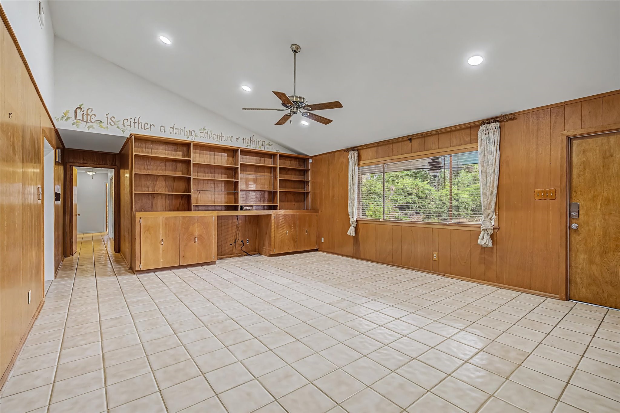 102 Oyster Bend Lane, Lake Jackson, TX 77566