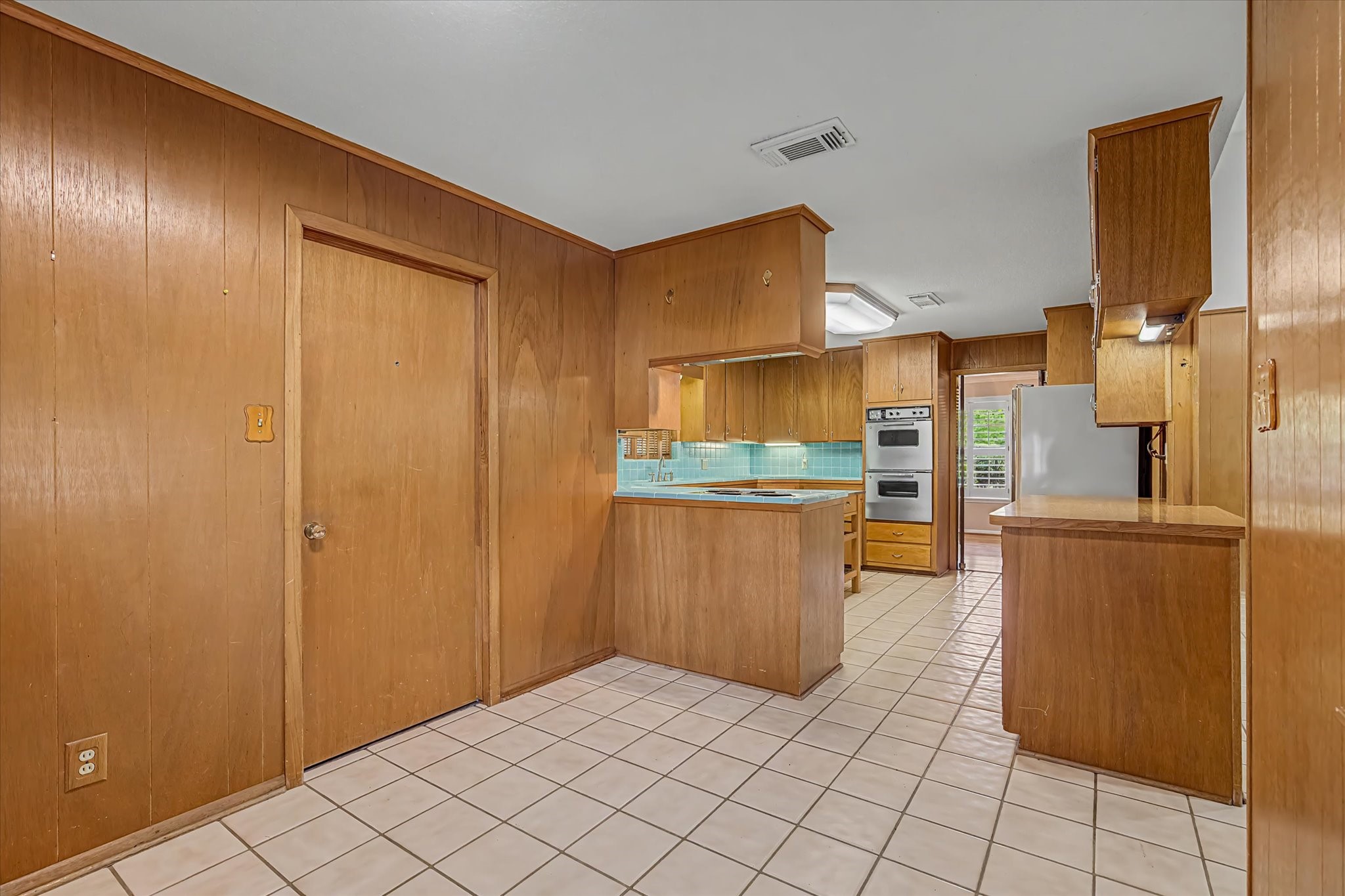 102 Oyster Bend Lane, Lake Jackson, TX 77566