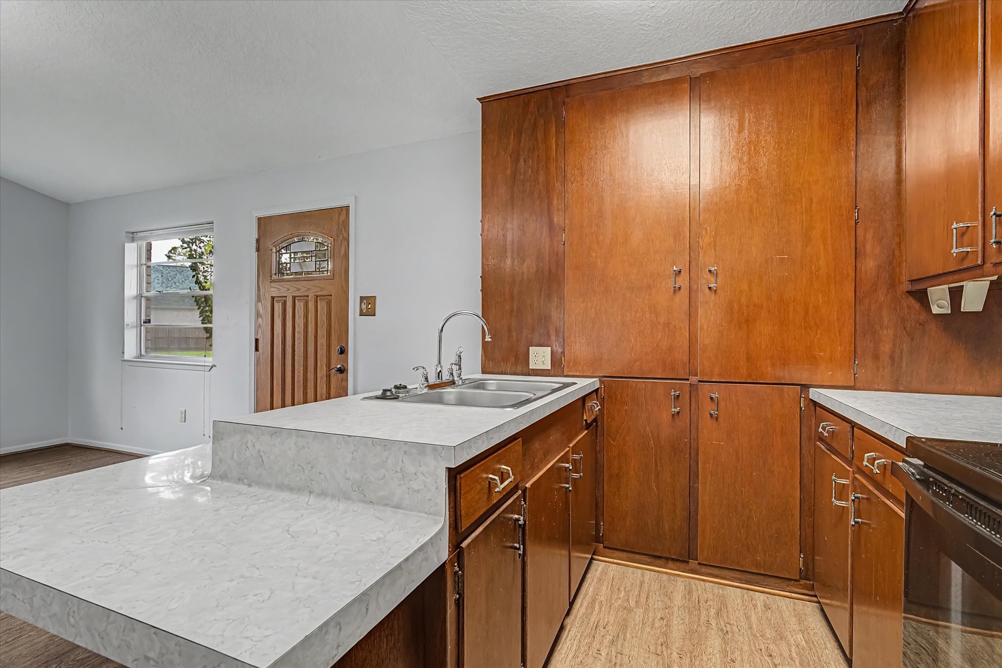 102 Oyster Bend Lane, Lake Jackson, TX 77566