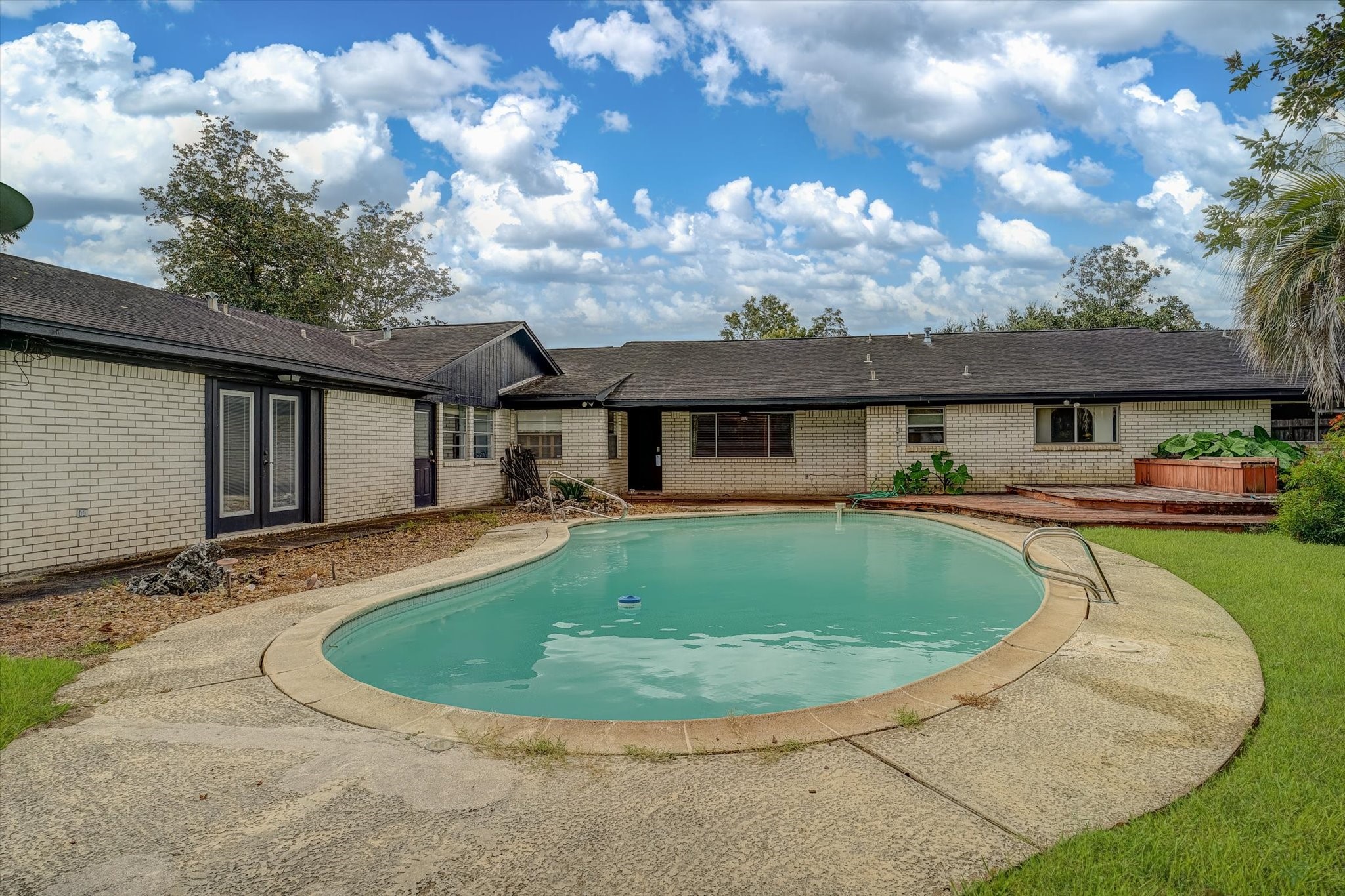 102 Oyster Bend Lane, Lake Jackson, TX 77566