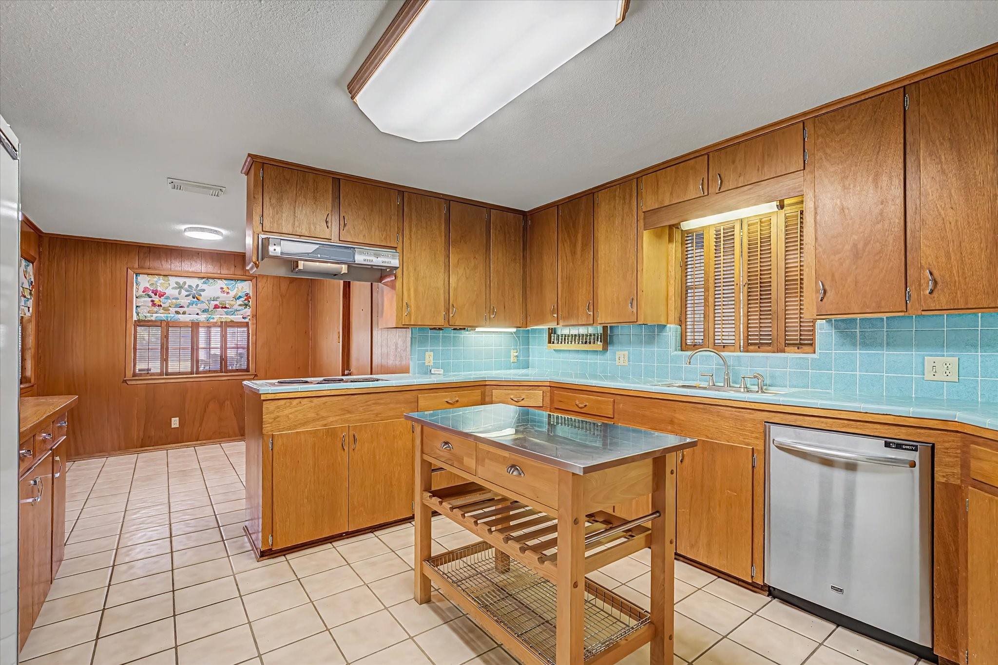 102 Oyster Bend Lane, Lake Jackson, TX 77566