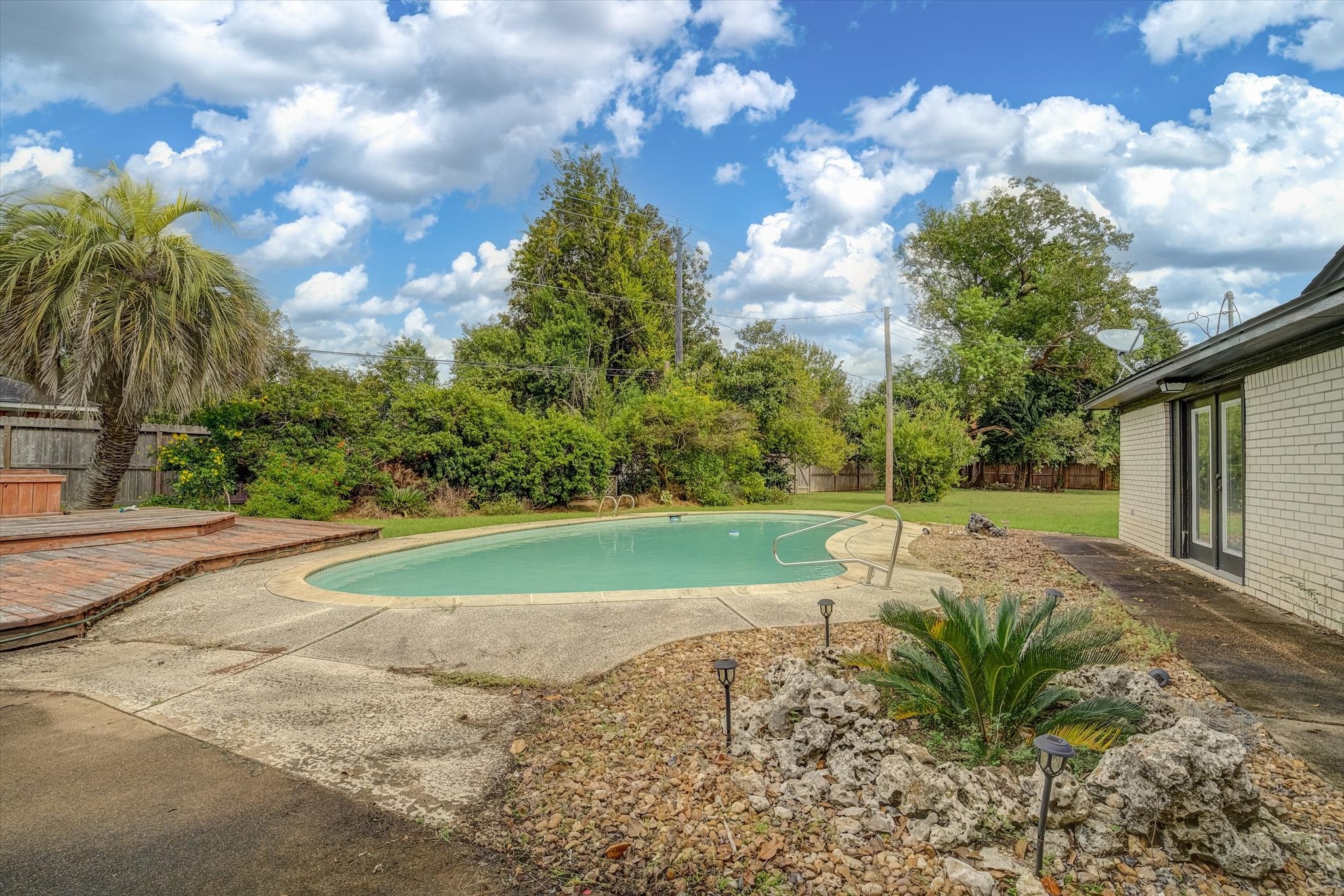 102 Oyster Bend Lane, Lake Jackson, TX 77566