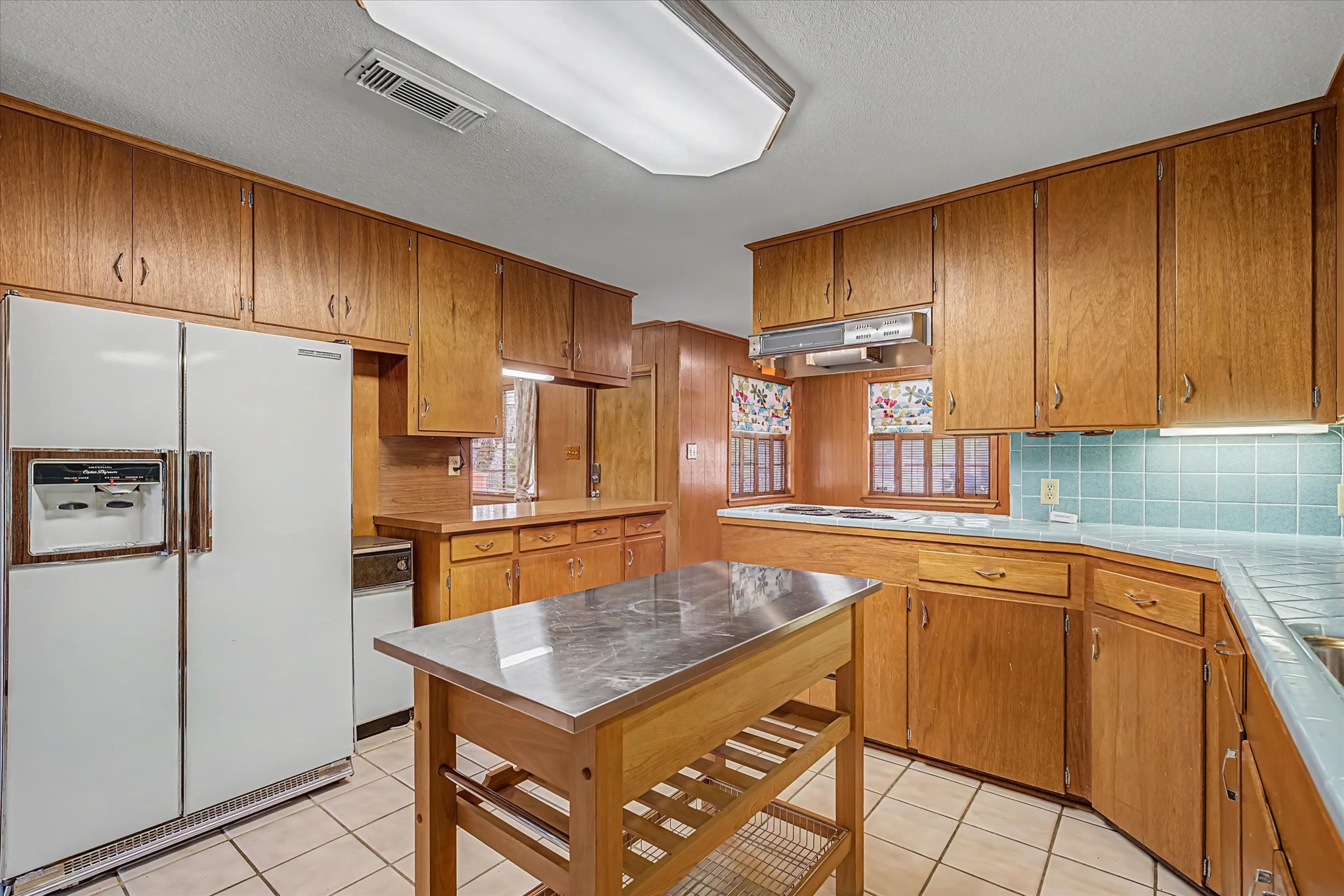 102 Oyster Bend Lane, Lake Jackson, TX 77566