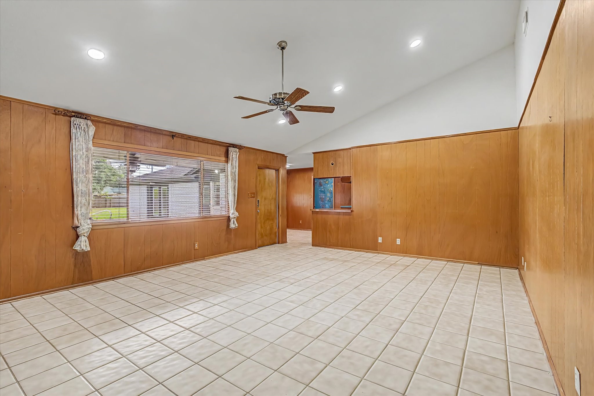 102 Oyster Bend Lane, Lake Jackson, TX 77566