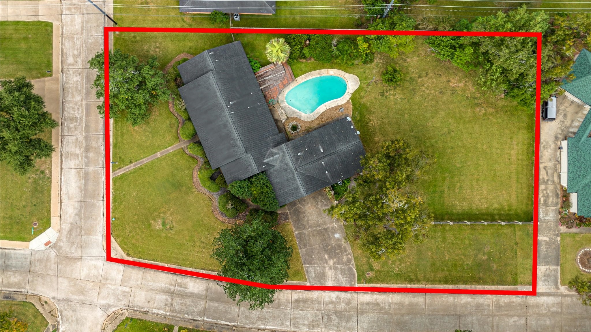 102 Oyster Bend Lane, Lake Jackson, TX 77566