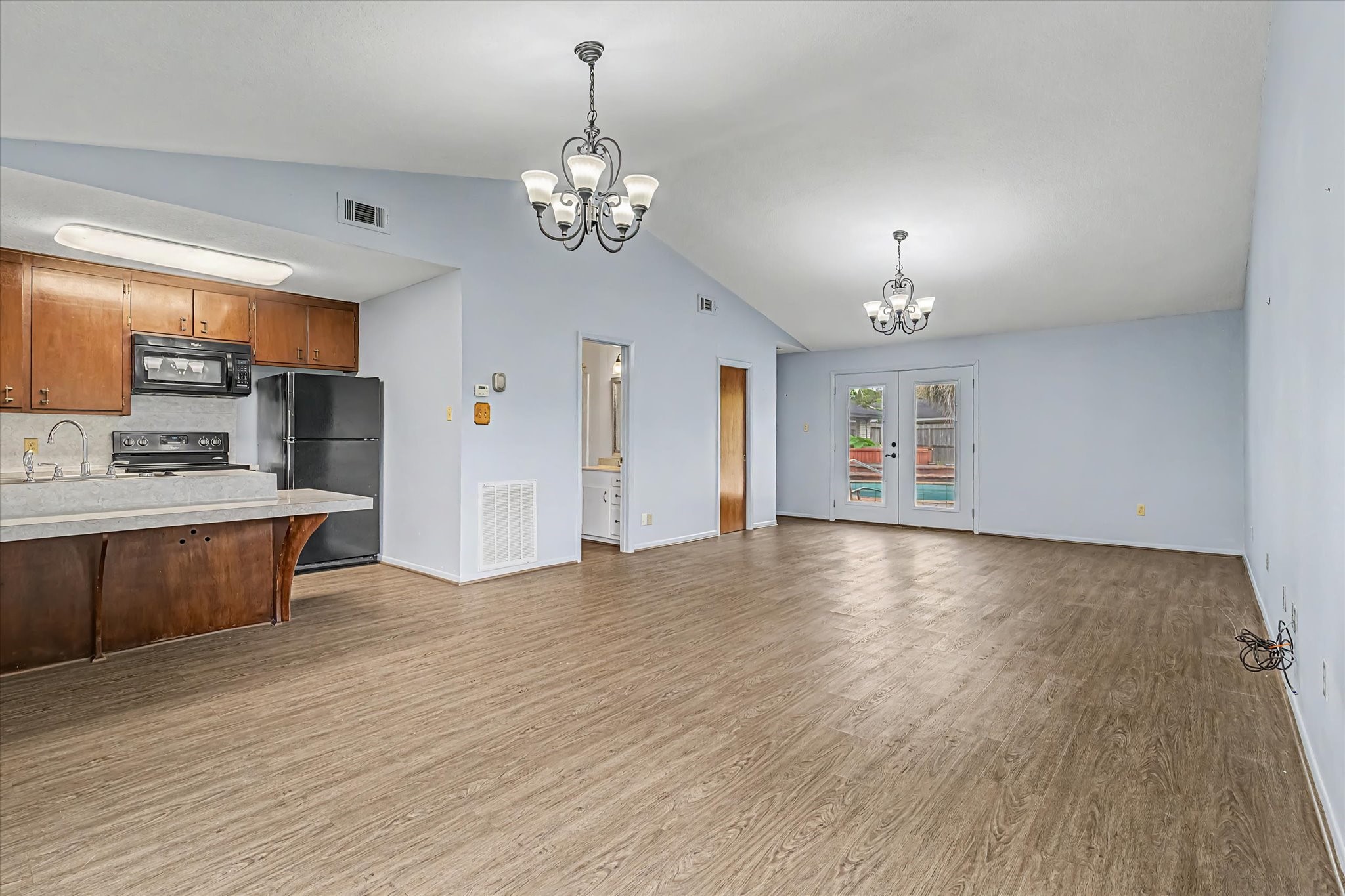 102 Oyster Bend Lane, Lake Jackson, TX 77566