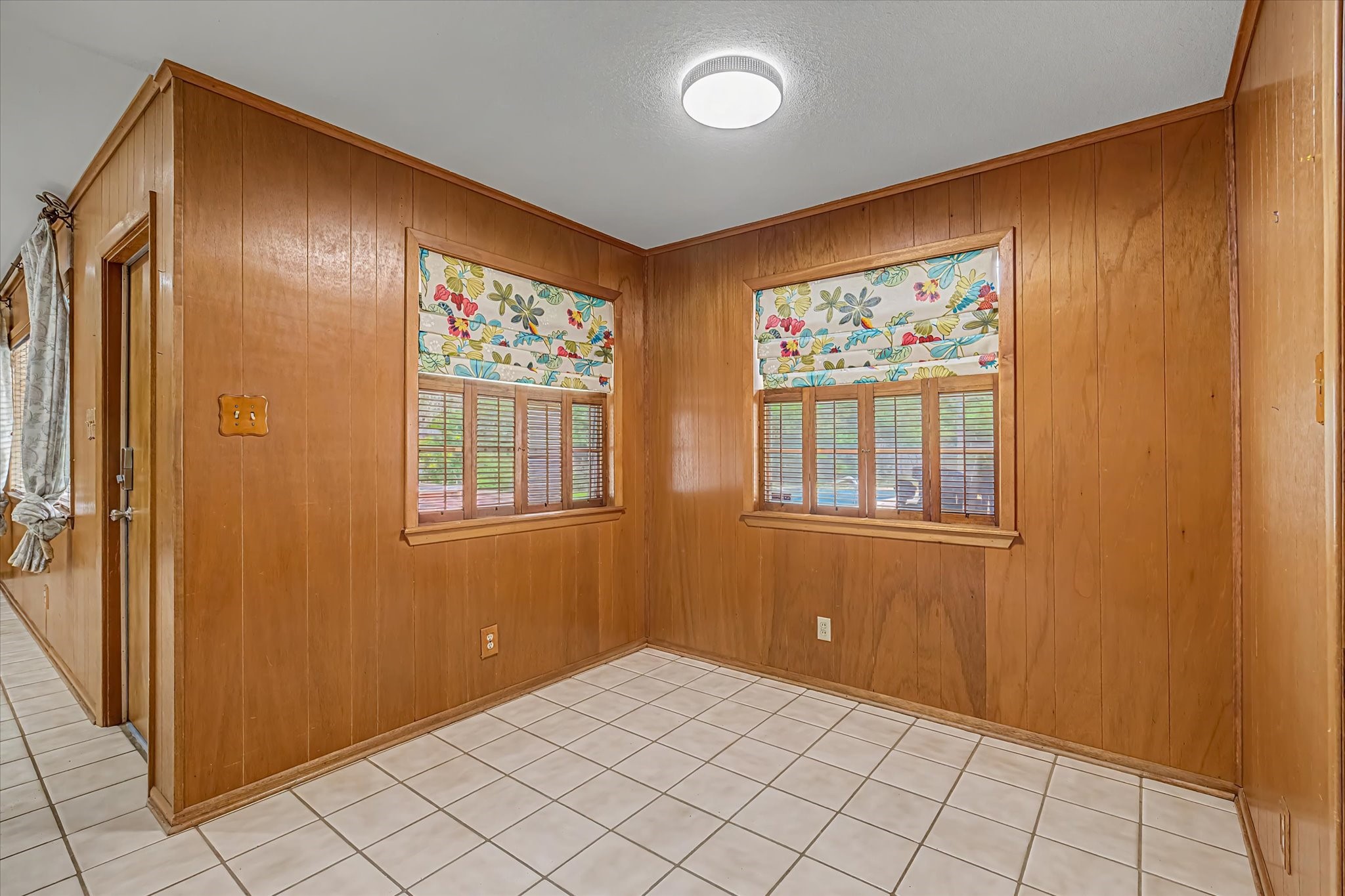 102 Oyster Bend Lane, Lake Jackson, TX 77566