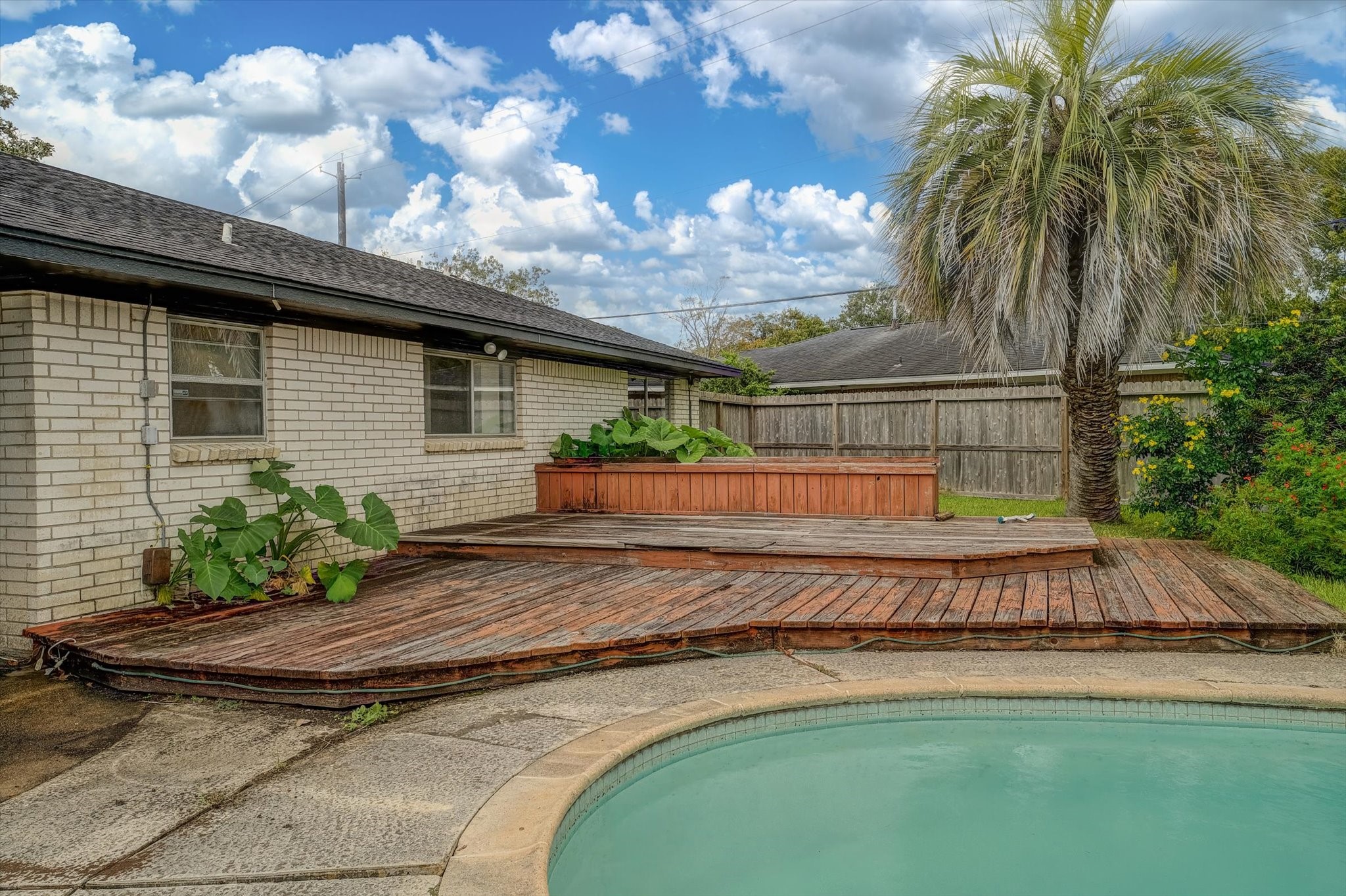 102 Oyster Bend Lane, Lake Jackson, TX 77566