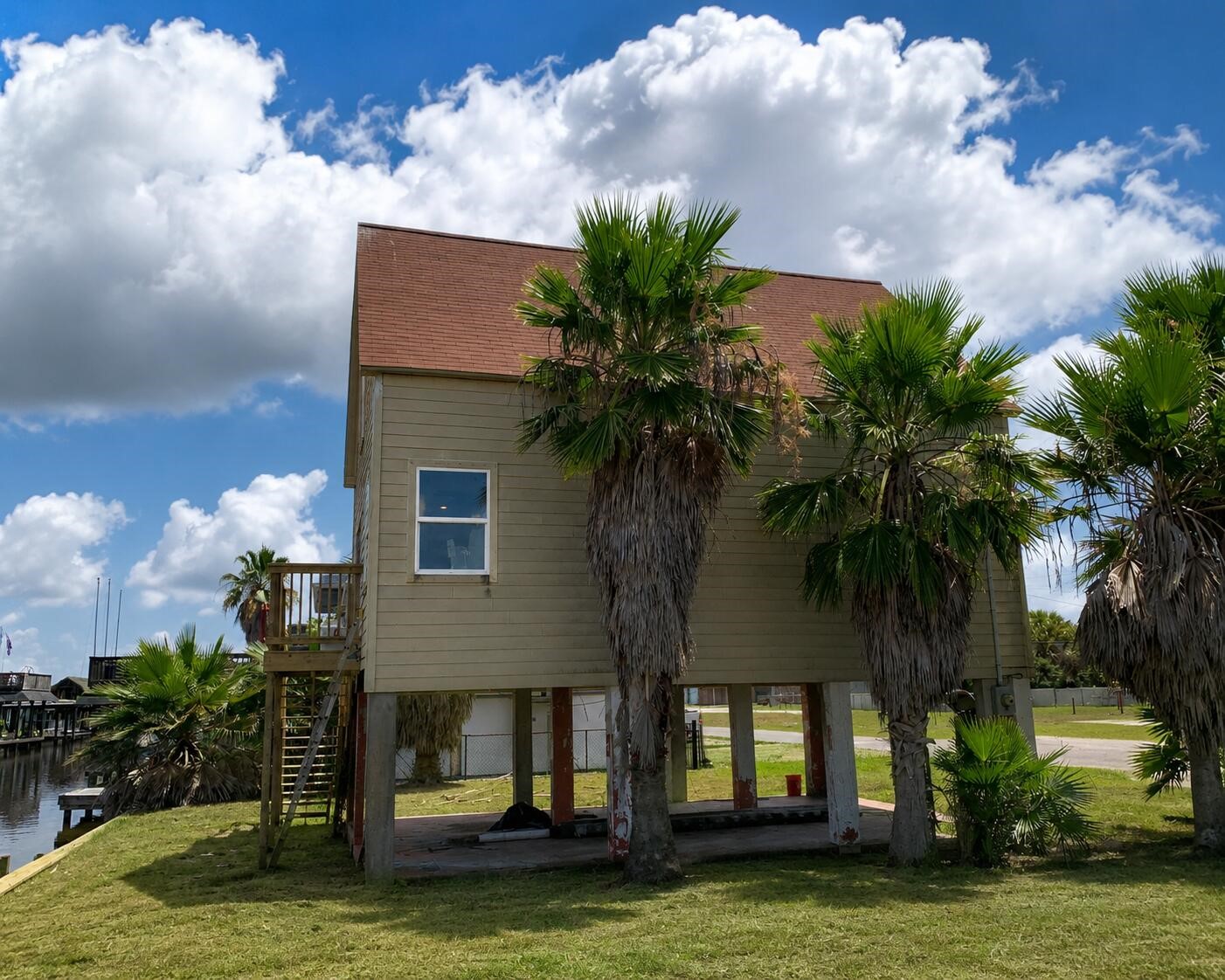 88 Bayou Vista Drive, Hitchcock, TX 77563