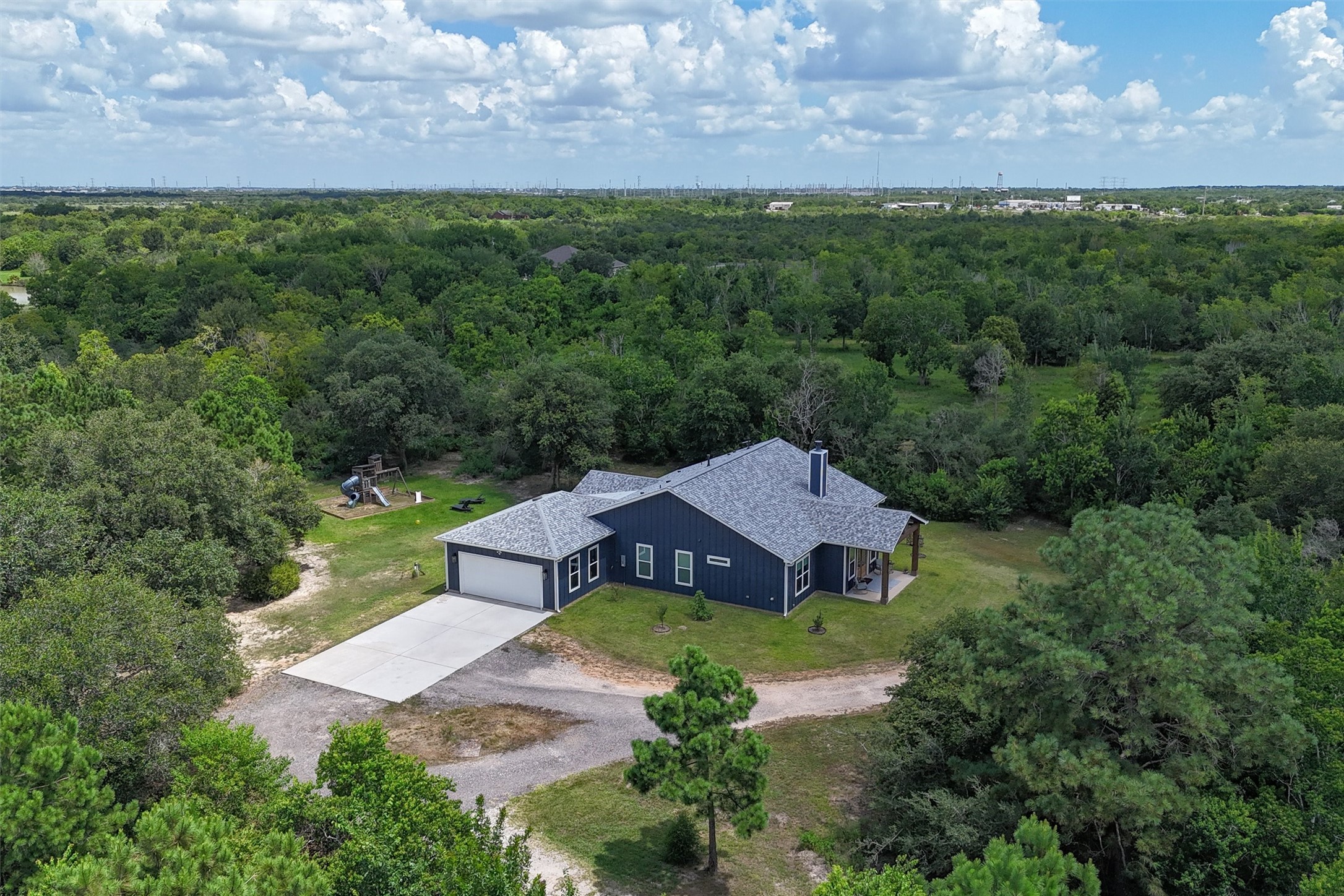 Driveway with circle drive and RV hookups