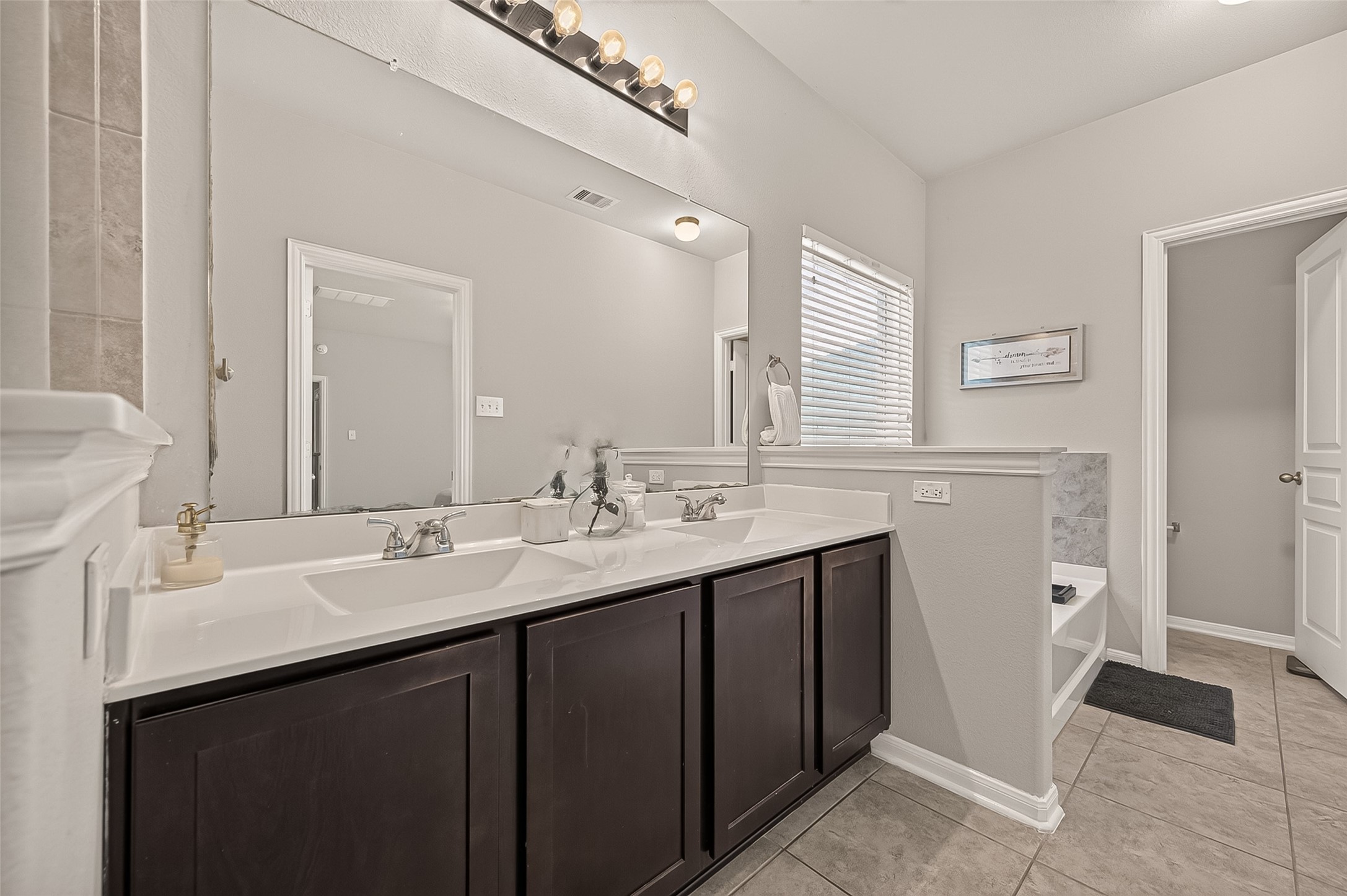 8 Desert Sun Court, Manvel, TX 77578
