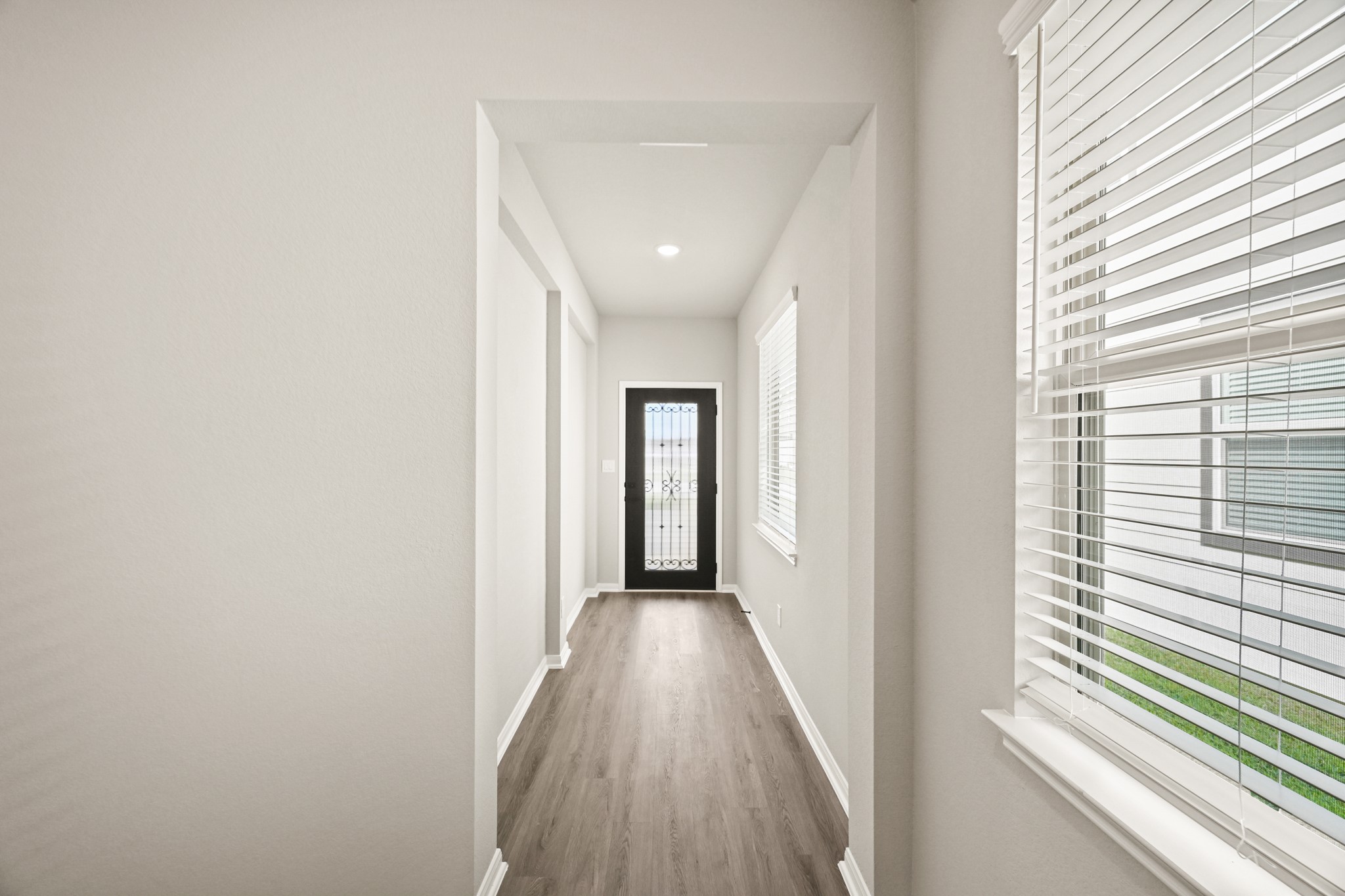 Inviting foyer (*Photo not of actual home and used for illustration purposes only.) Inviting foyer (*Photo not of actual home and used for illustration purposes only.)