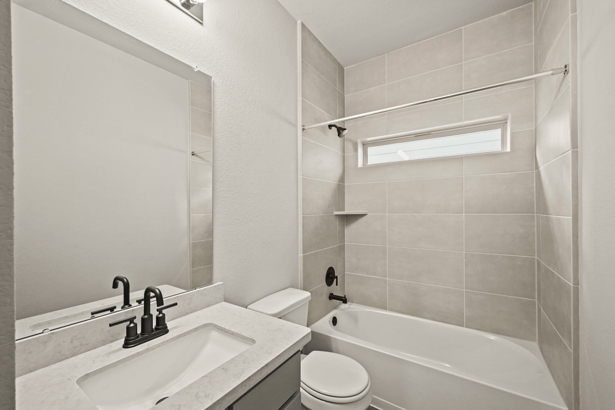 Hall bath (*Photo not of actual home and used for illustration purposes only.)