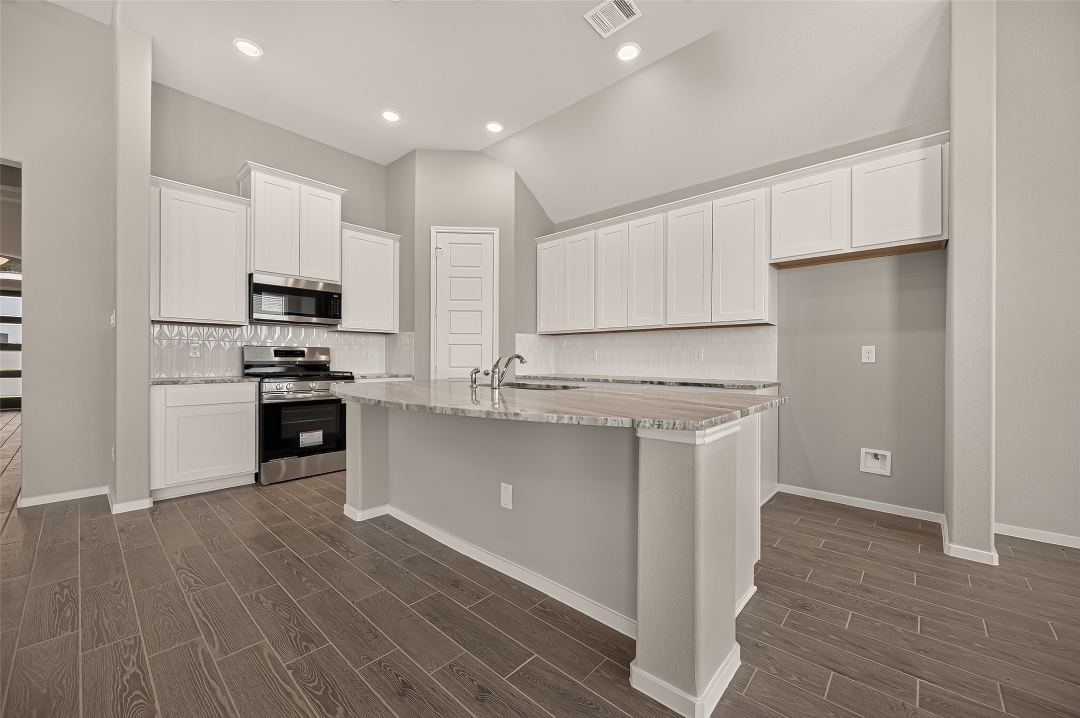 1048 Apple Ridge Road, Magnolia, TX 77355