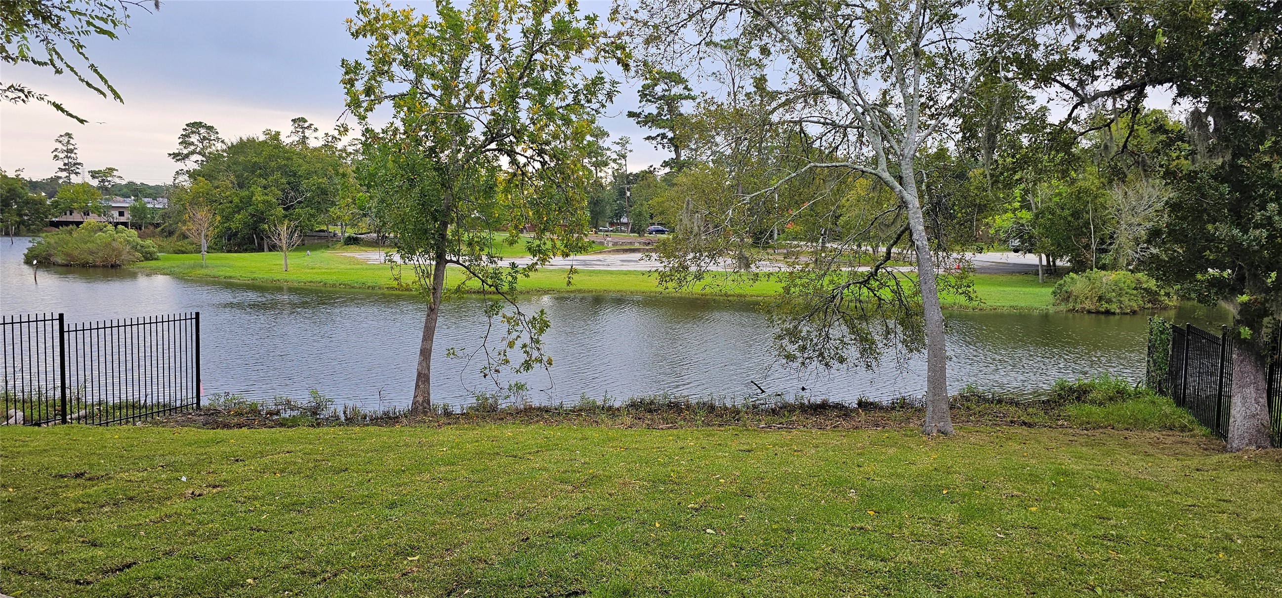 3905 Peacock Isle Drive, Dickinson, TX 77539